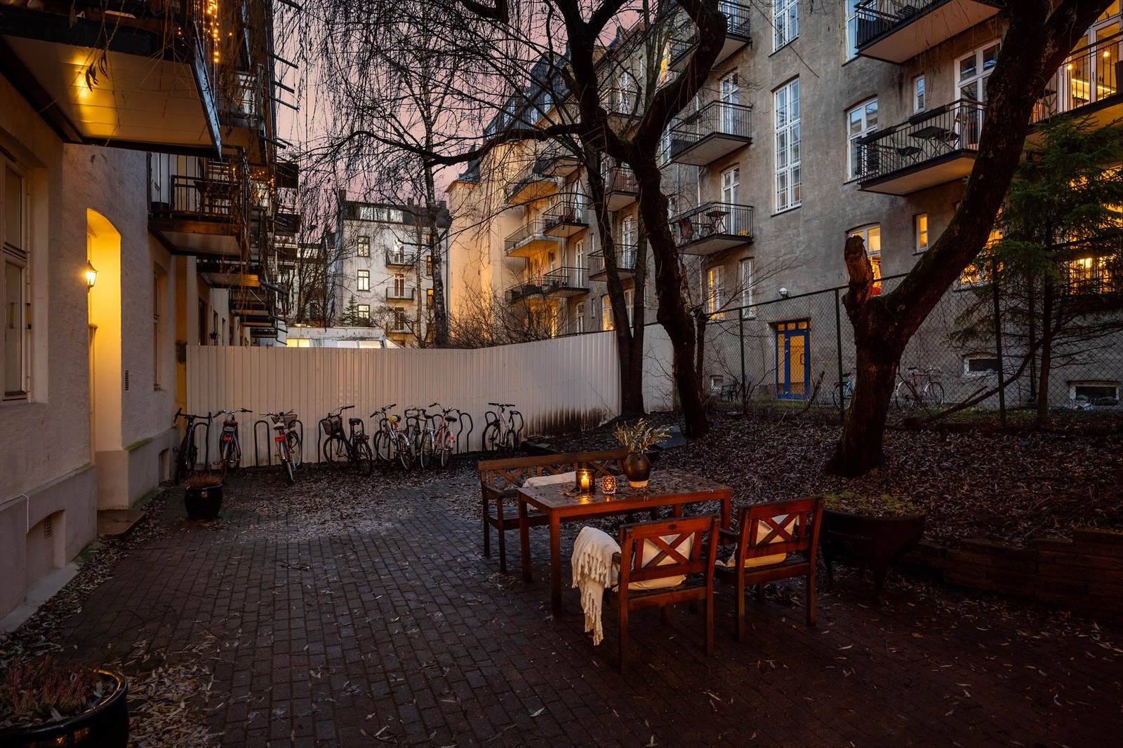 Flott felles bakgård Galleribilde