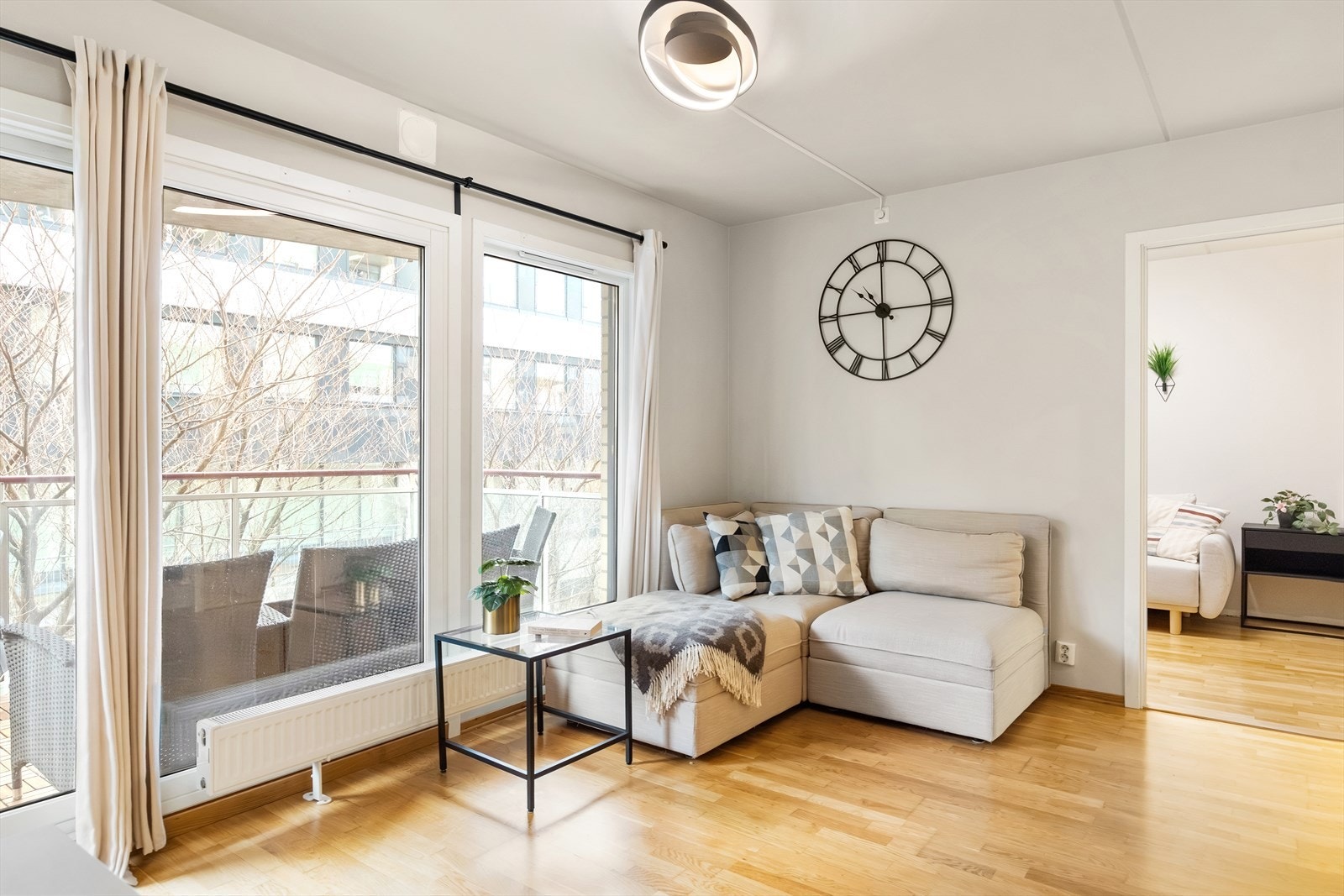 Mathilde Louise Skavås v/Nordvik Nydalen har gleden av å presentere Nydalen allé 27! Foto: Pontus Holmenäs. Galleribilde