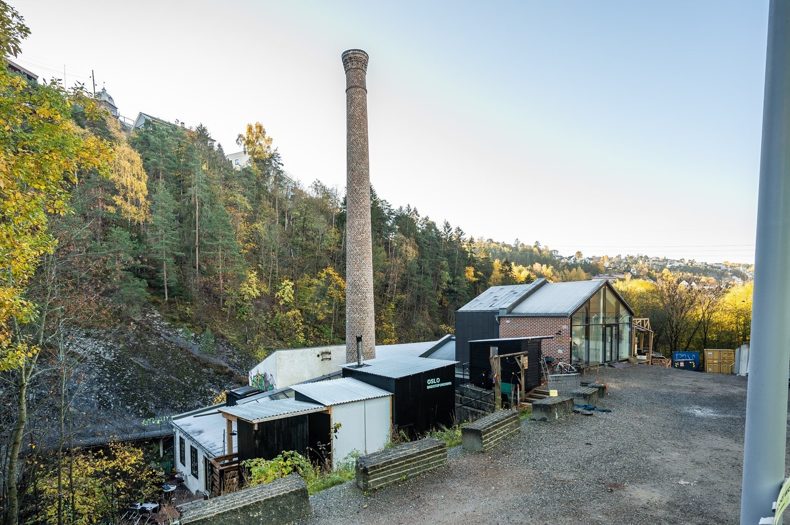 Oslo Badstuforenings nyeste badstue ligger i Svartdalsparken ved Etterstad, og har Alnaelva som nærmeste nabo. Galleribilde