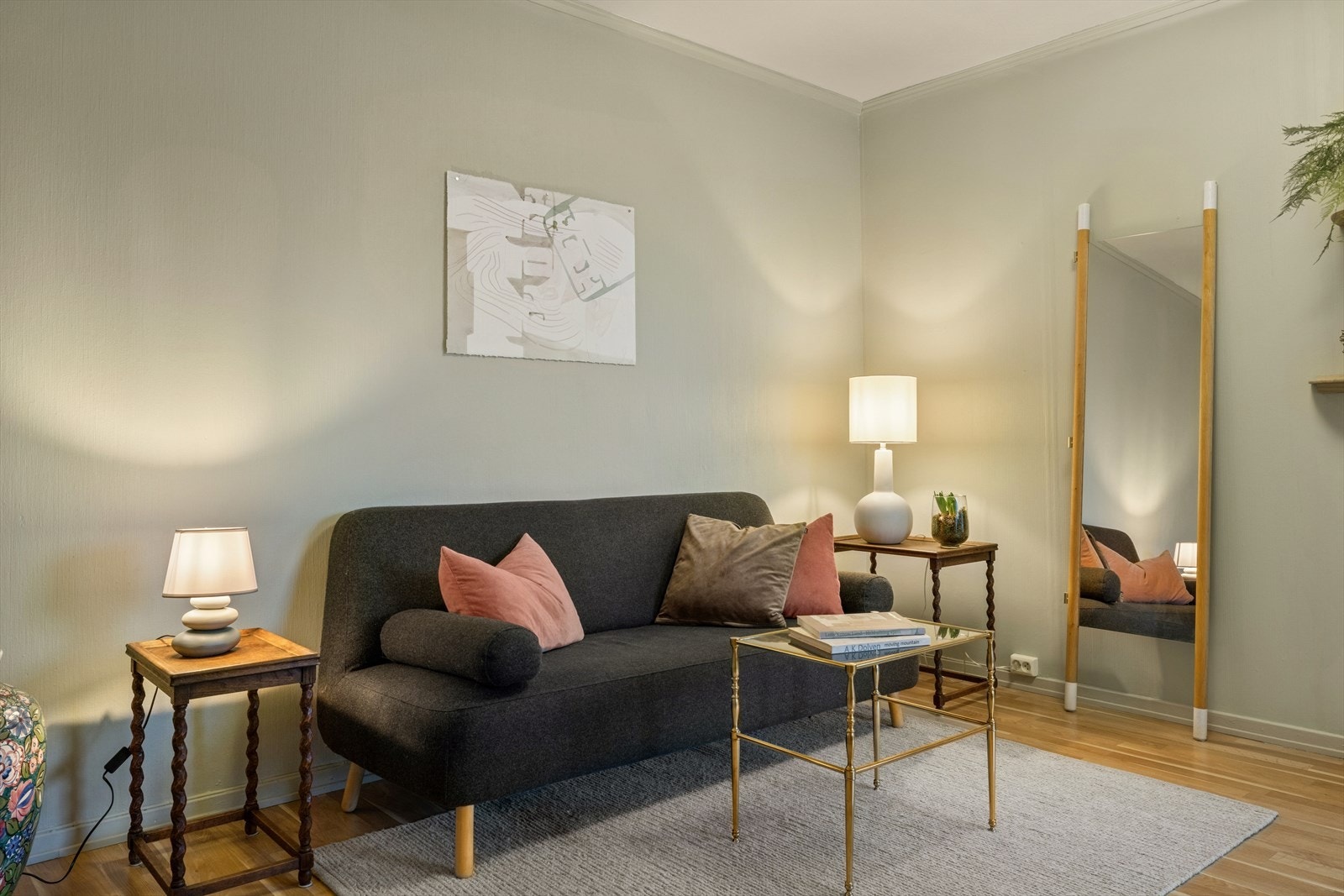 Her kan du lene deg tilbake med en god bok, nyte en kopp kaffe eller se en spennende film i avslappende omgivelser. Galleribilde