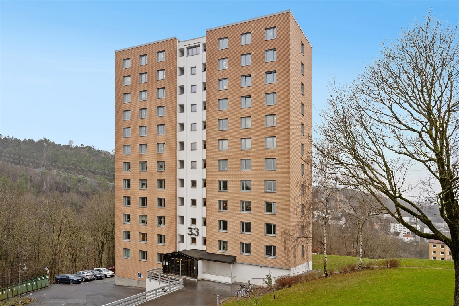 I tillegg er det flere sittegrupper som inviterer til avslappende stunder utendørs - perfekt for å nyte solen, slå av en prat med naboene eller ta en kaffepause i grønne omgivelser. Galleribilde