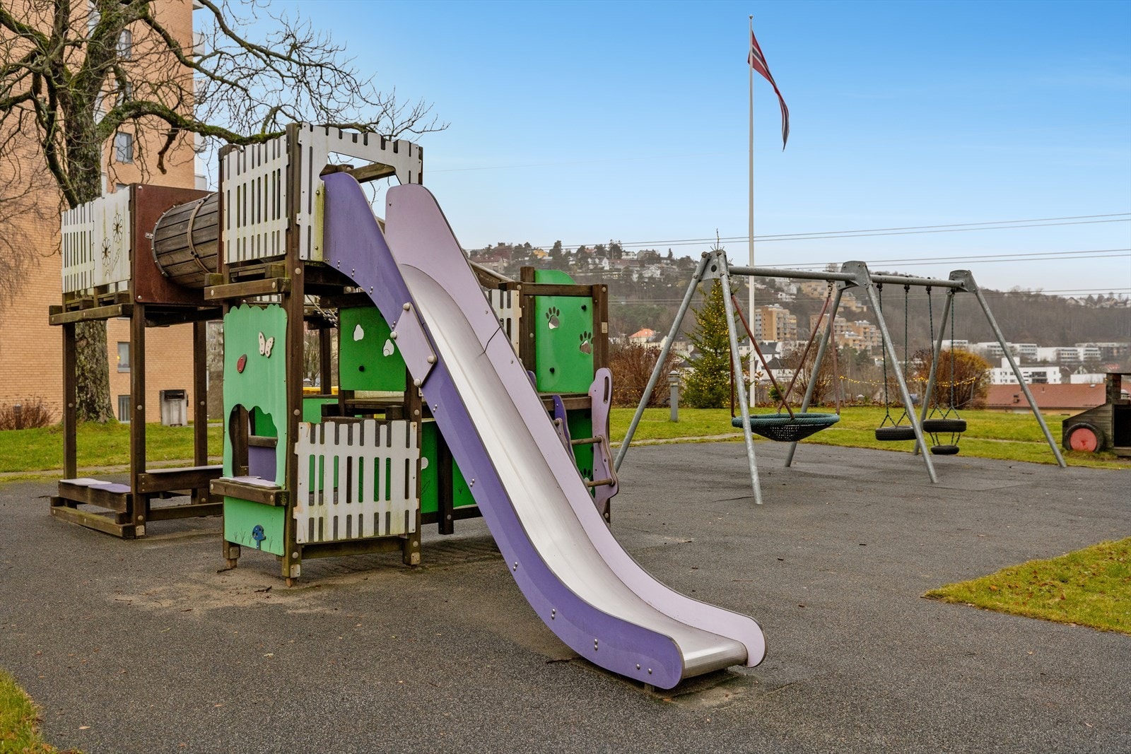 Her finner du et felles uteområde hvor det er lagt vekt på å skape rom for aktivitet og samvær. Galleribilde