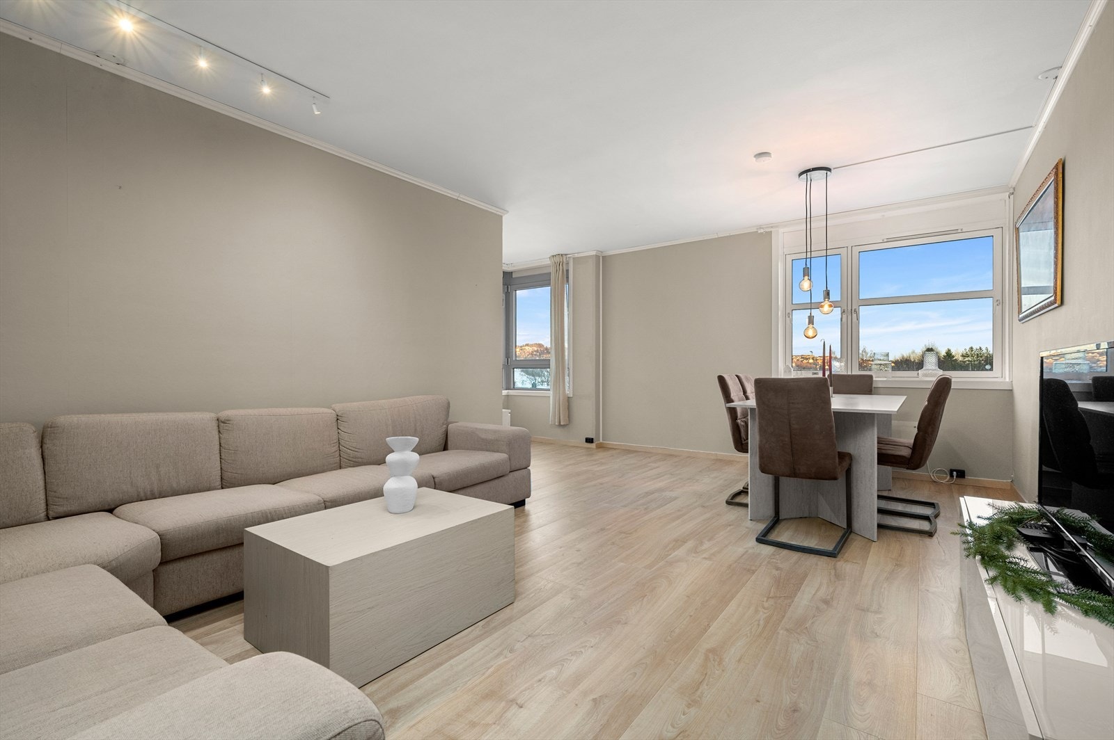 Velkommen til Storflata 5 - En stor og innbydende 2-roms i byggets 4. etasje. Galleribilde