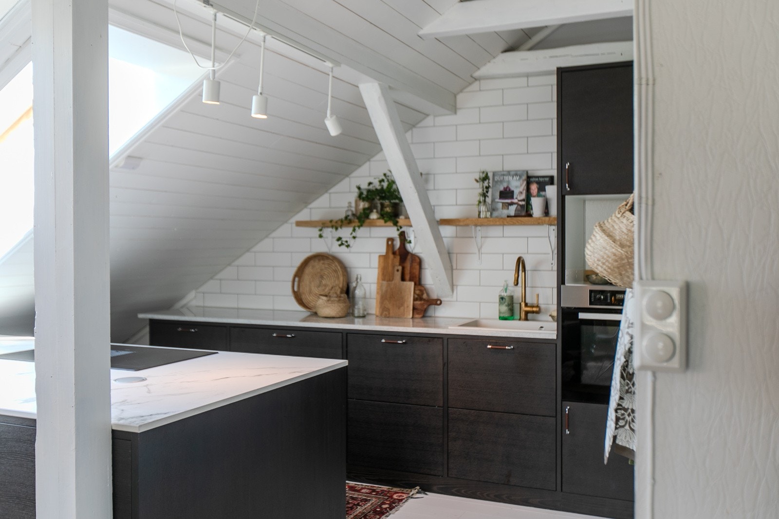 Innredning fra Drømmekjøkkenet med hvitevarer fra Miele/AeG, installert i 2020 Galleribilde