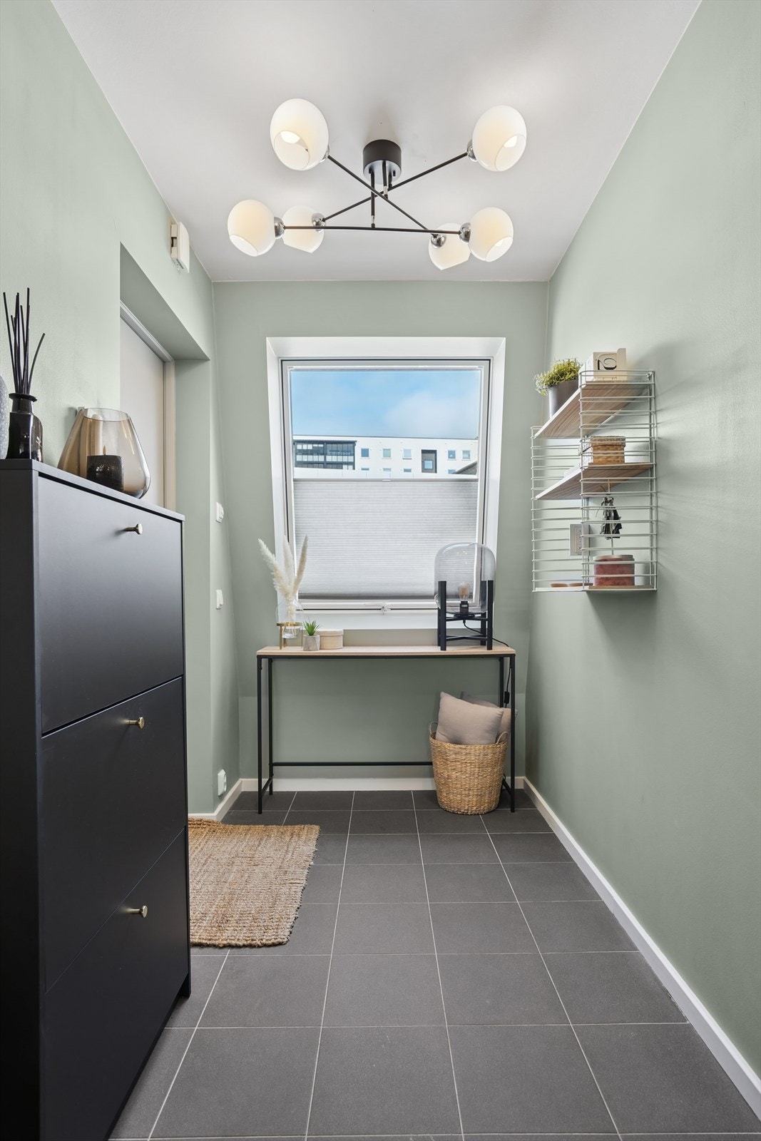 Lys og innbydende entré med varmekabler i gulv. Galleribilde