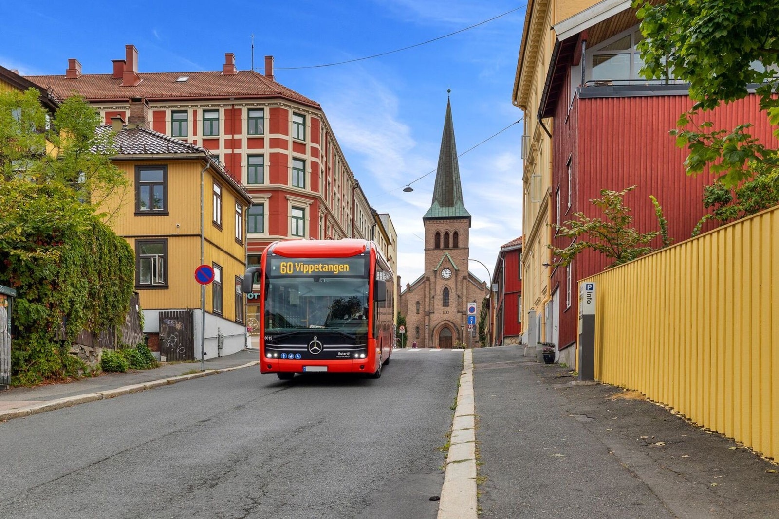 Buss 60 Tonsenhagen/Vippetangen kjører gjennom kampen Galleribilde
