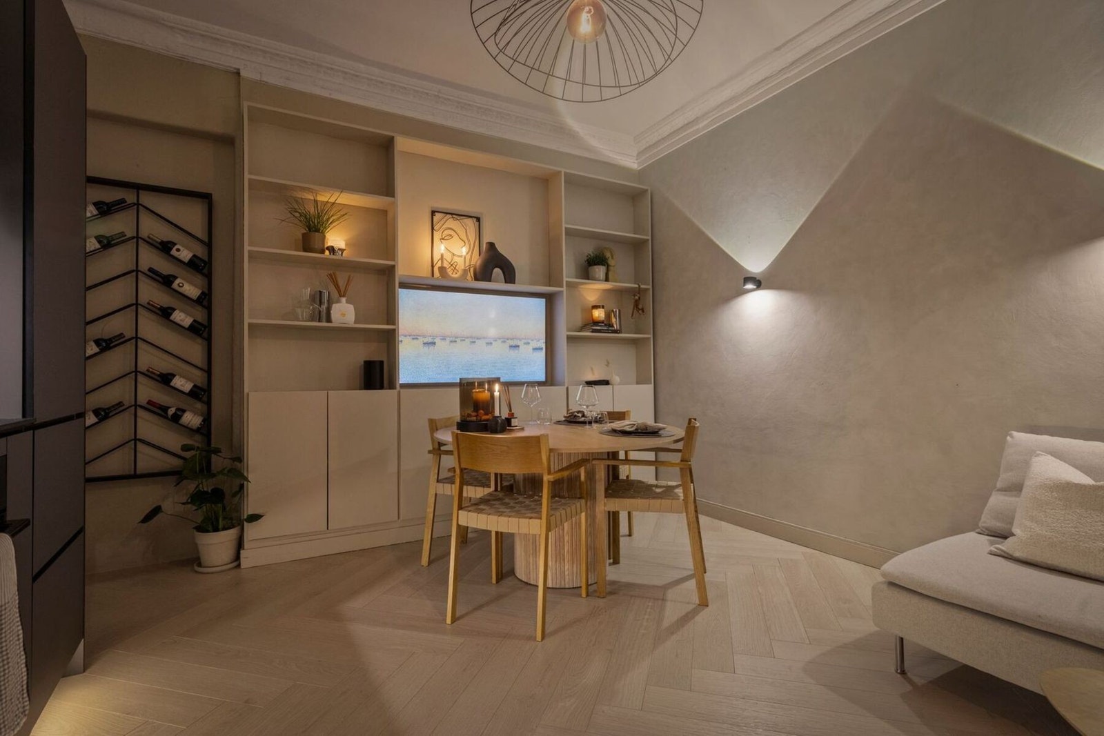 Stemningsfull belysning gir en lun atmosfære på kveldstid Galleribilde