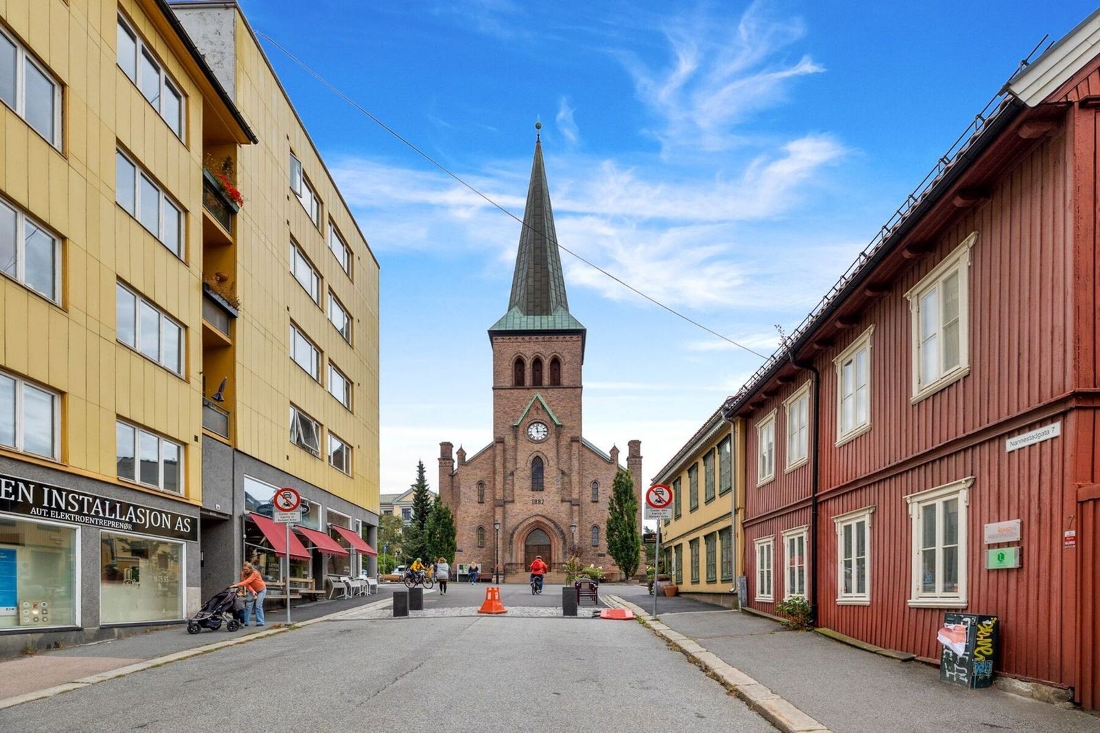 Kampen kirke, beliggende midt på kampen Galleribilde