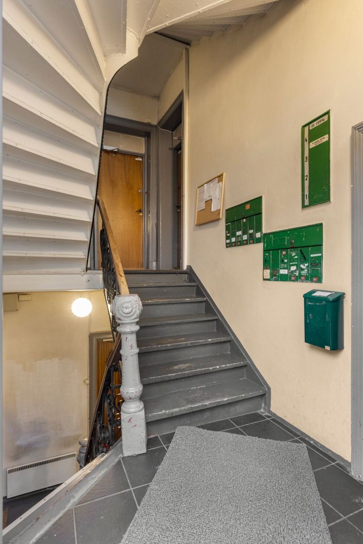 Velholdte fellesarealer med enkel adkomst til leiligheten Galleribilde