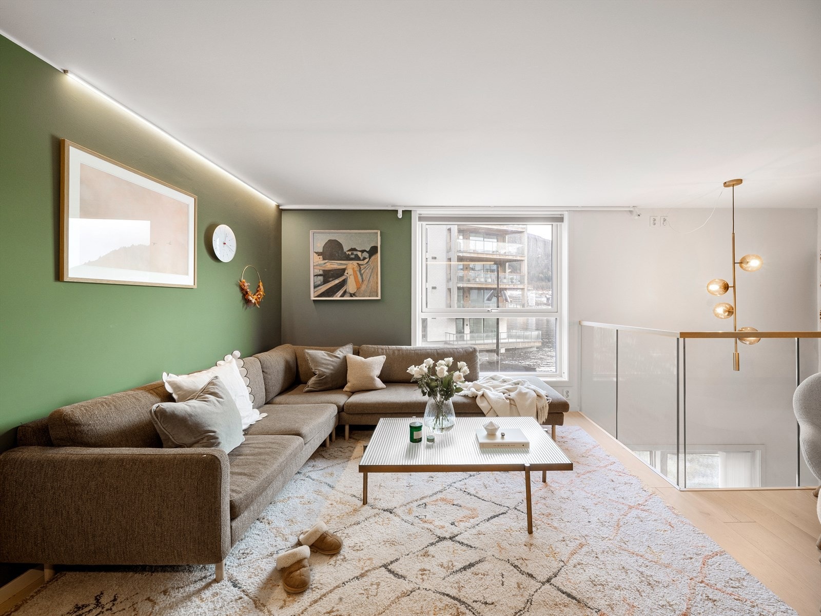 Her er god plass til bl.a. TV-stue og en liten bibliotekavdeling. Galleribilde