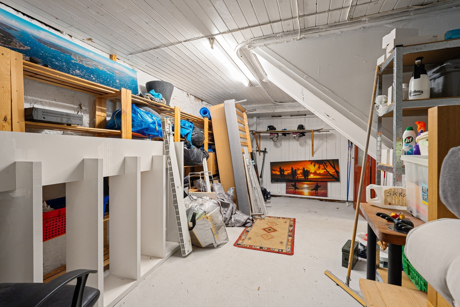 - To av enhetene som har inngang fra hoveddøren har stort kjellerareal rett under - Galleribilde