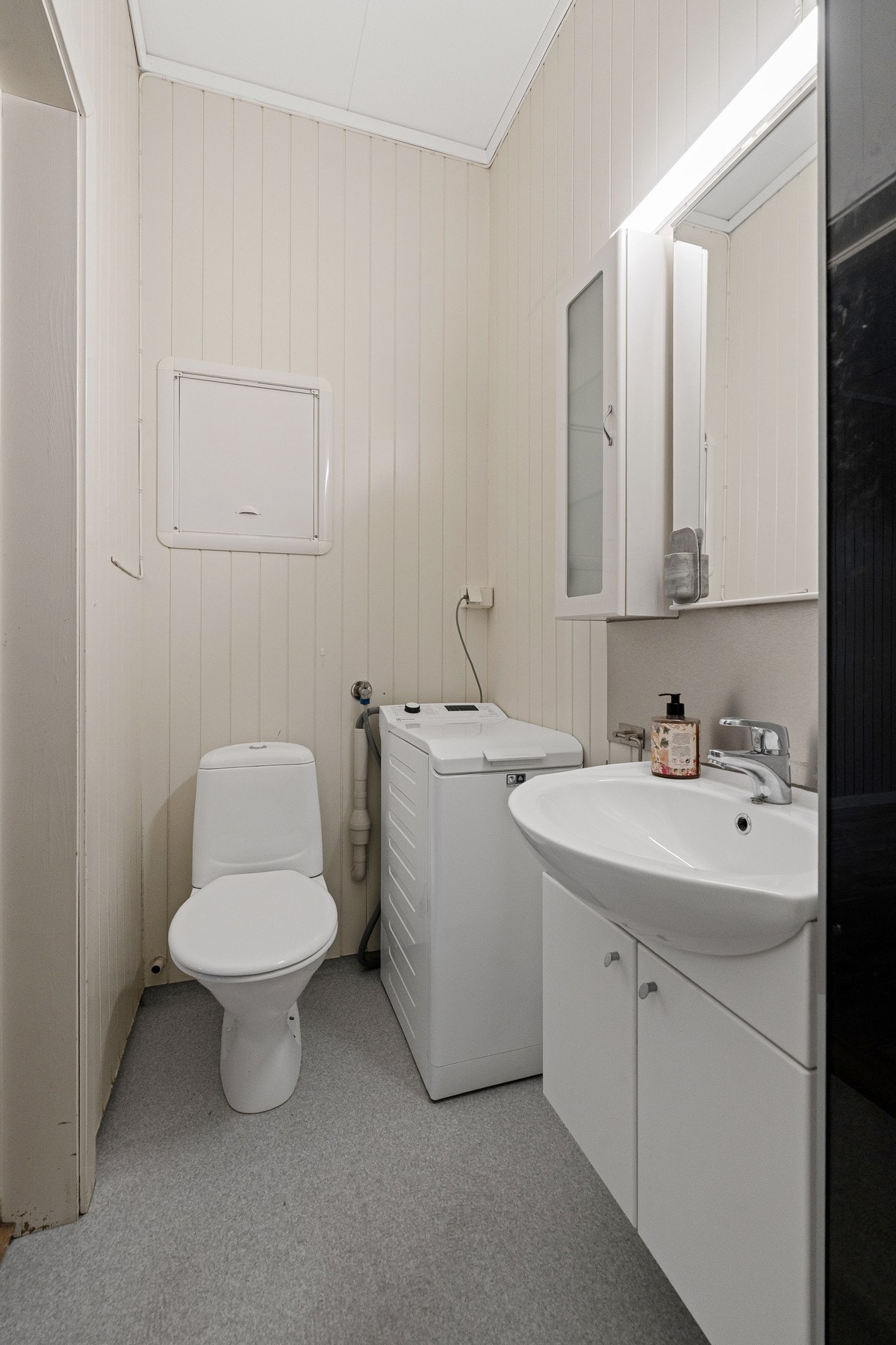 - Rommet ble pusset opp i 2006 | Egen varmtvannsbereder og strømmåler - Galleribilde