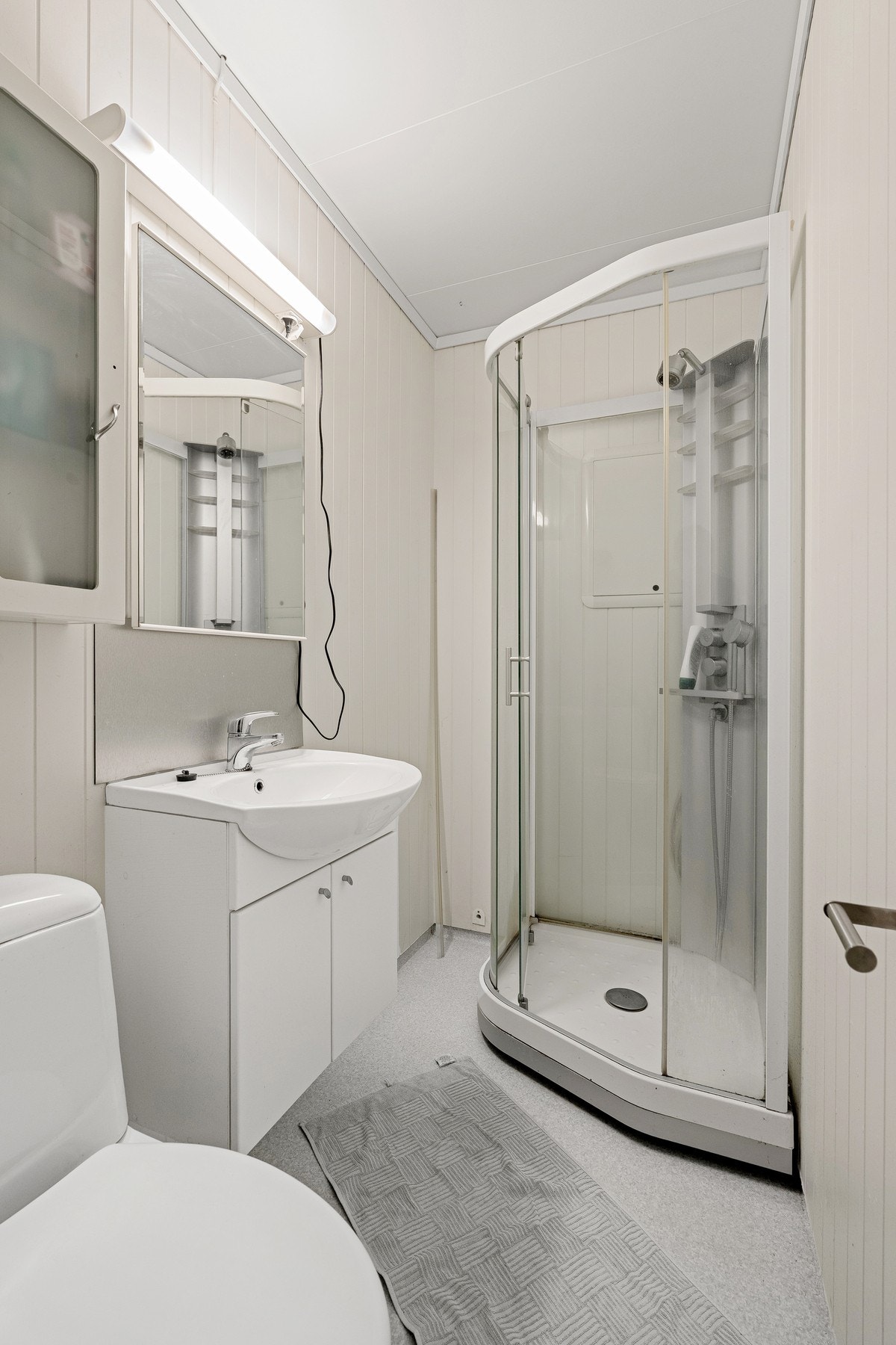 - Hver enhet har sin egen varmtvannsbereder på 200 liter som er plassert i kjeller | Enhetene har også egen strømmåler - Galleribilde