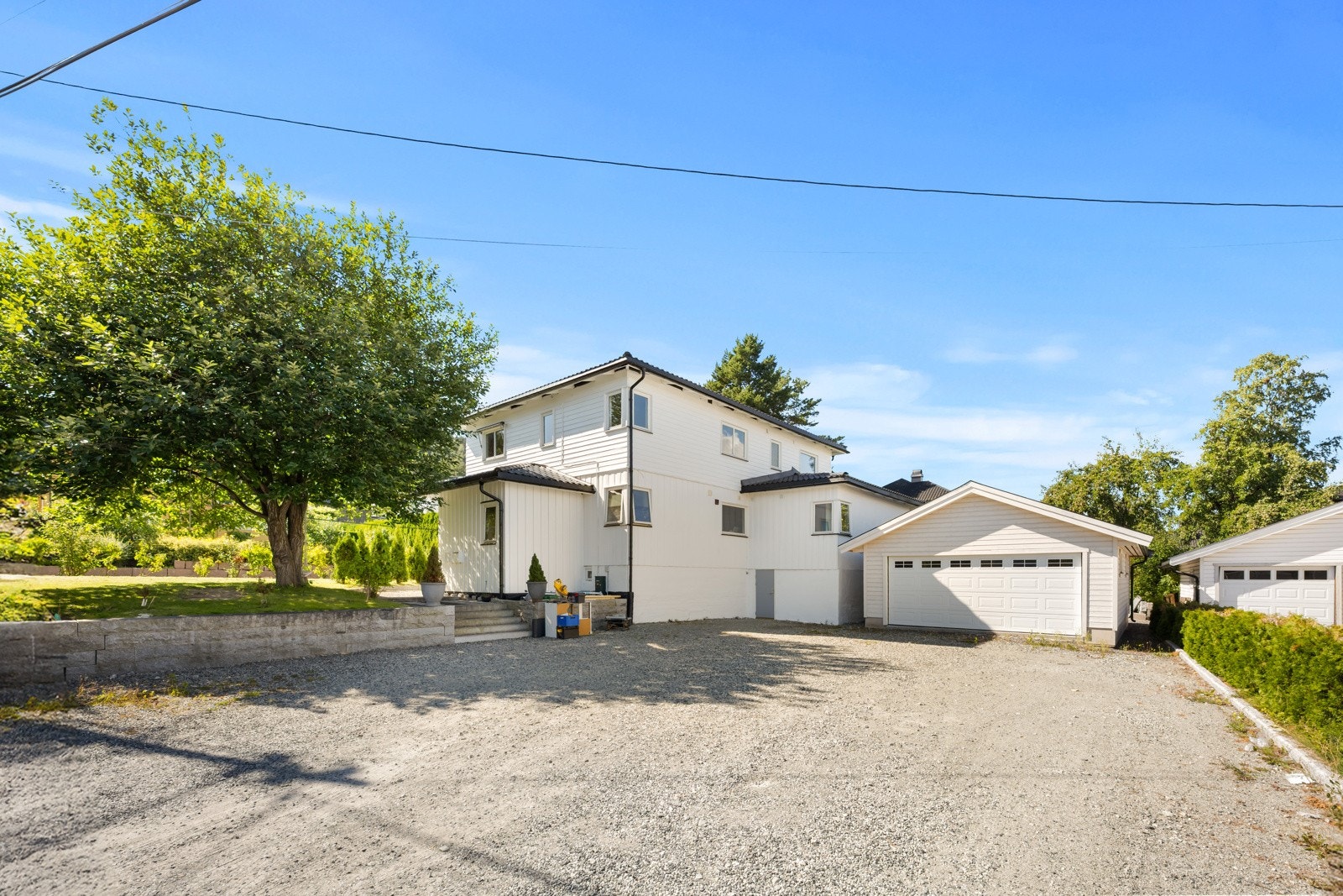 Stor og hel tomannsbolig. Galleribilde