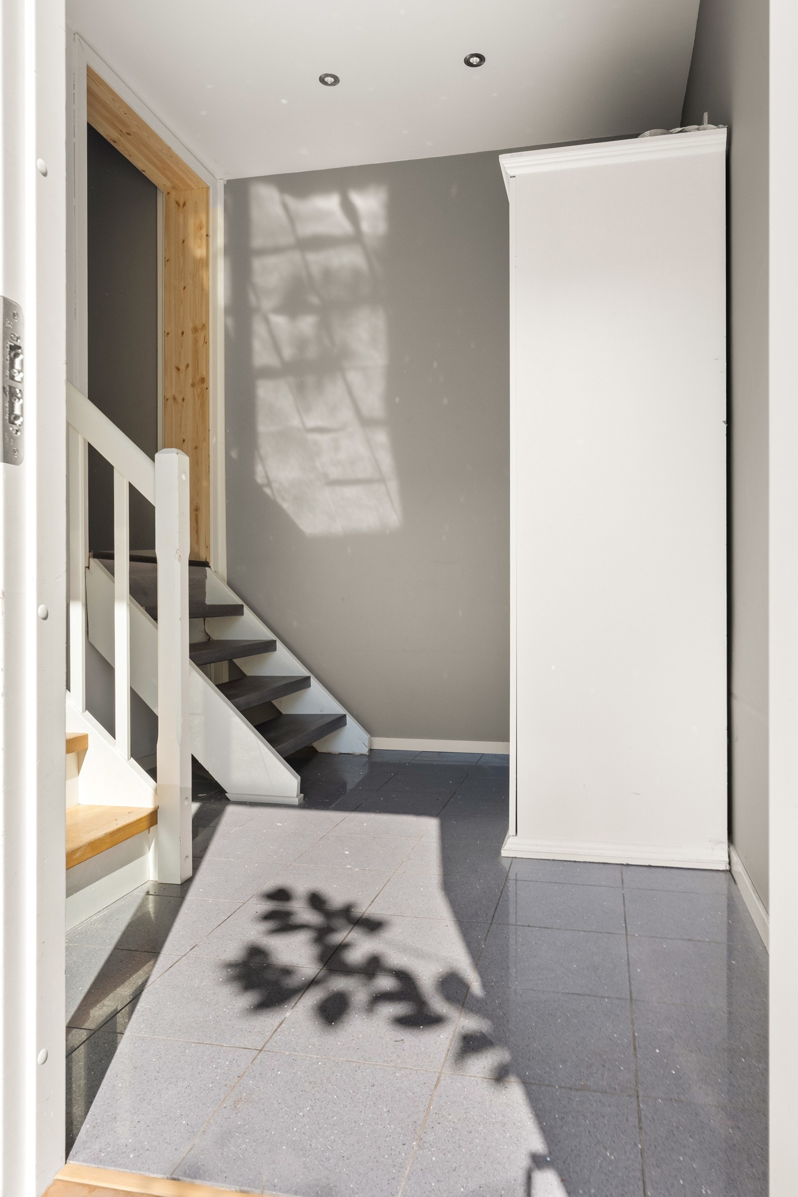 Entre med tilgang til samtlige etasjer. Galleribilde