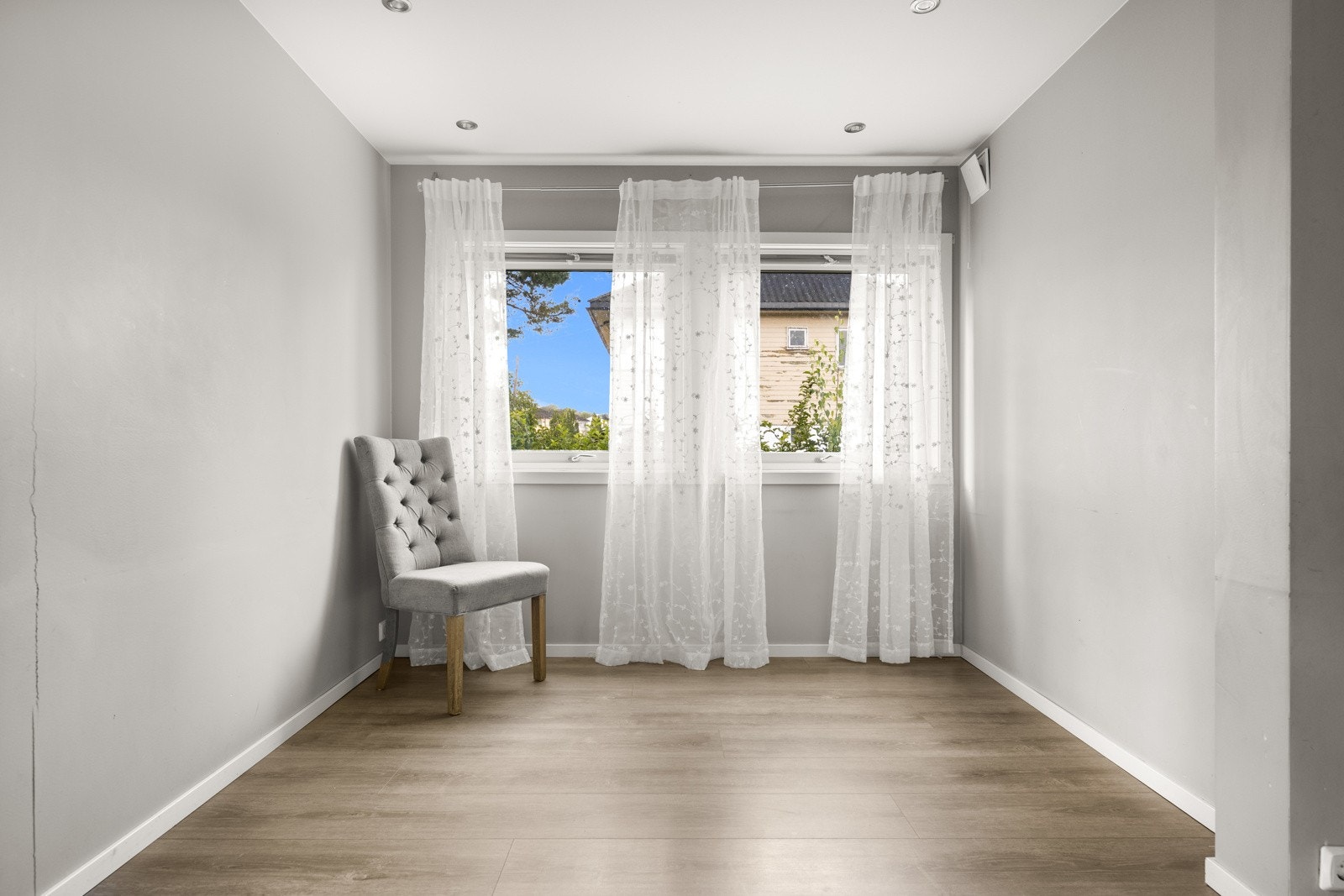 Stuen har et koselig område. Galleribilde