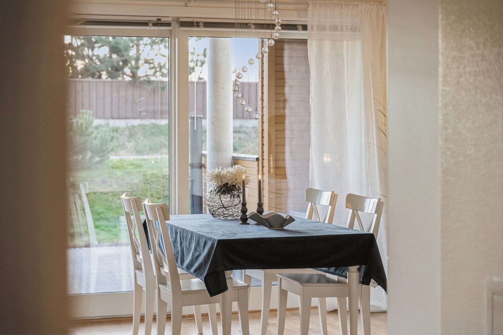 Det er god plass til egen spisestue med tilhørende møblement. Galleribilde