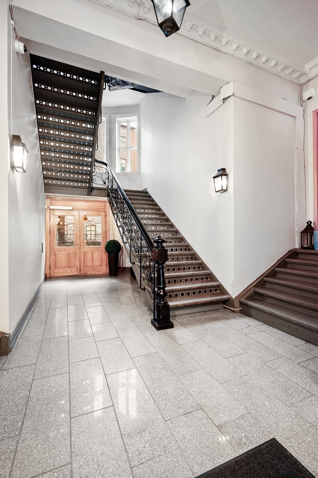 Felles inngangsparti. Galleribilde