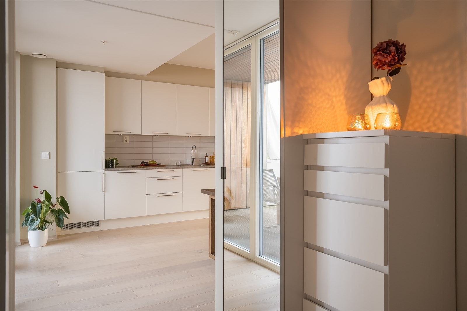 I èntre er det rikelig med plass til oppbevaring. Galleribilde