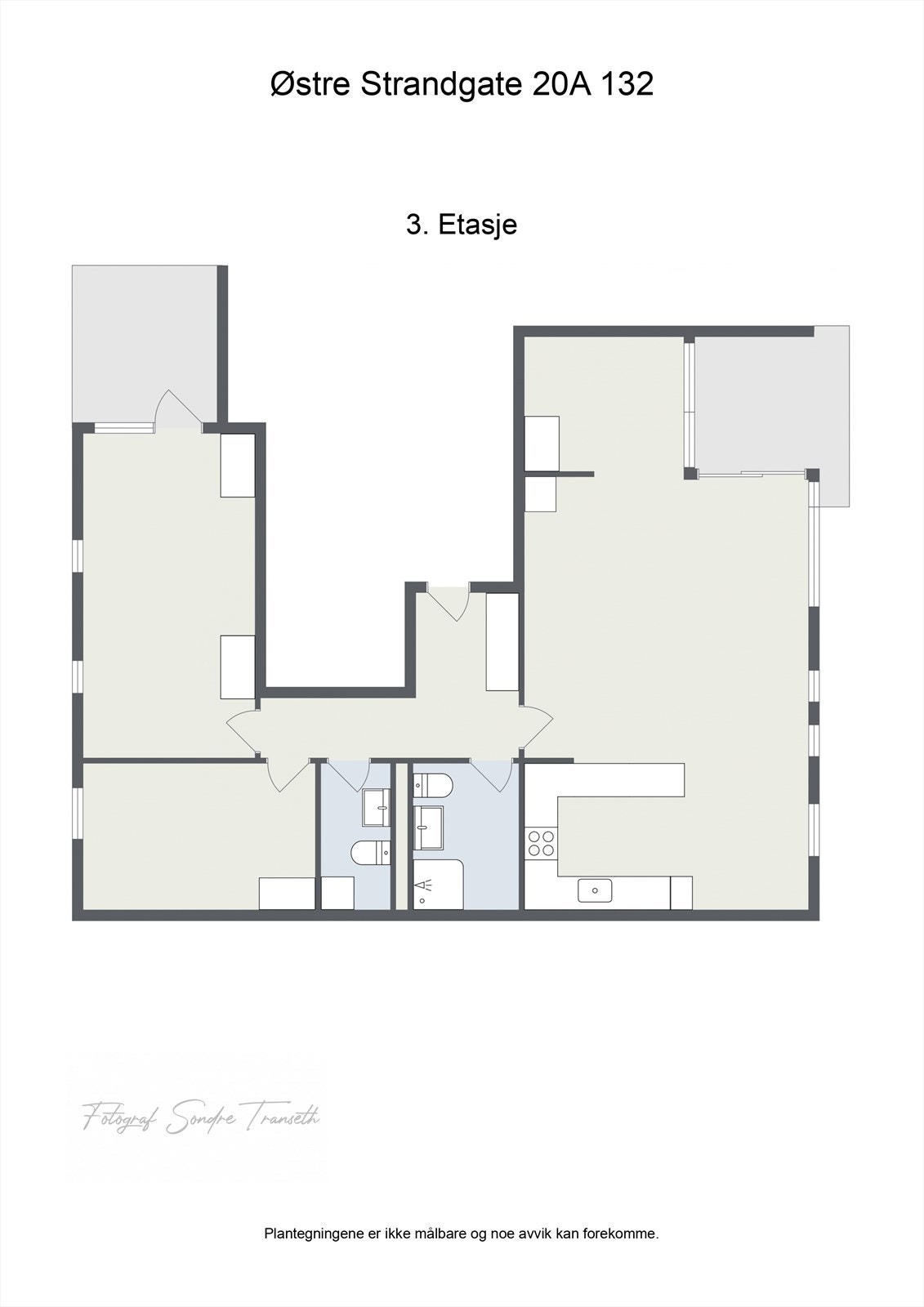 Plantegning, 3.etg.: entre, mellomgang, åpen stue/kjøkkenløsning med kontor/gjesterom og tilkomst til balkong, bad, bad/vaskerom, hovedsoverom, samt soverom 2 med tilkomst til balkong. I tillegg medfølger det en ekstern bod, samt parkeringsplass. Galleribilde