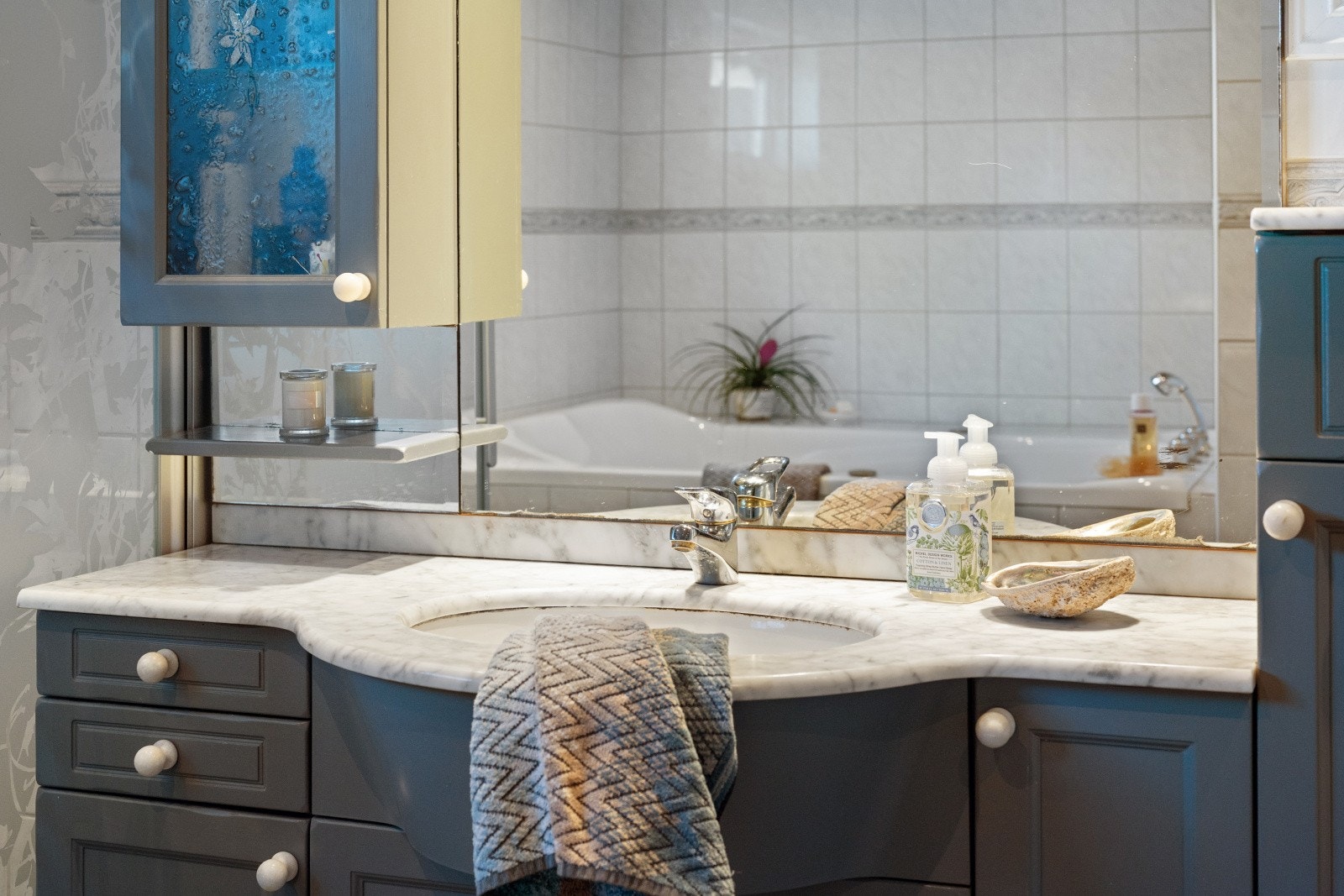 Stort og delikat baderom. Galleribilde