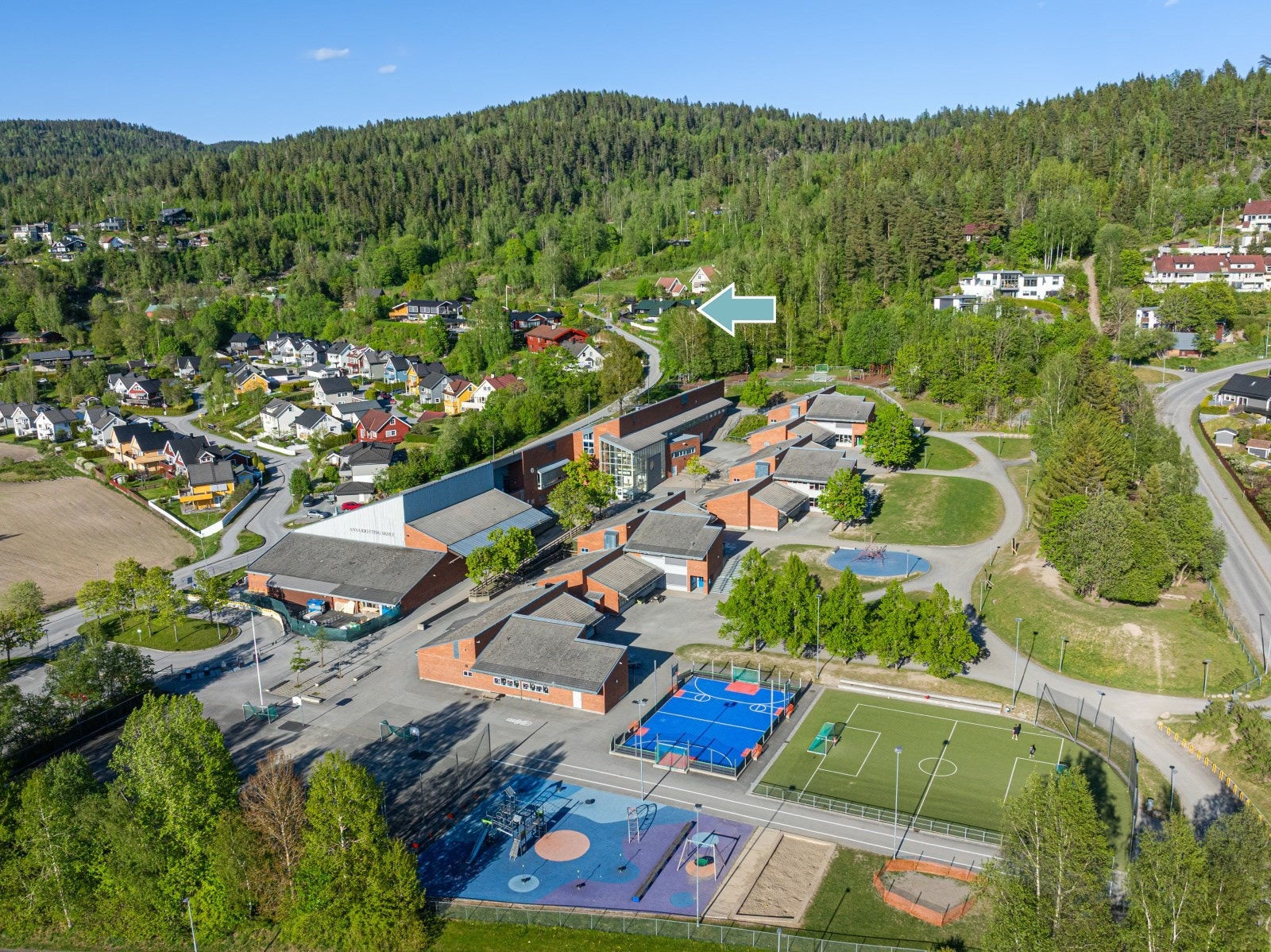 Kort vei fra skolen til boligen. Galleribilde