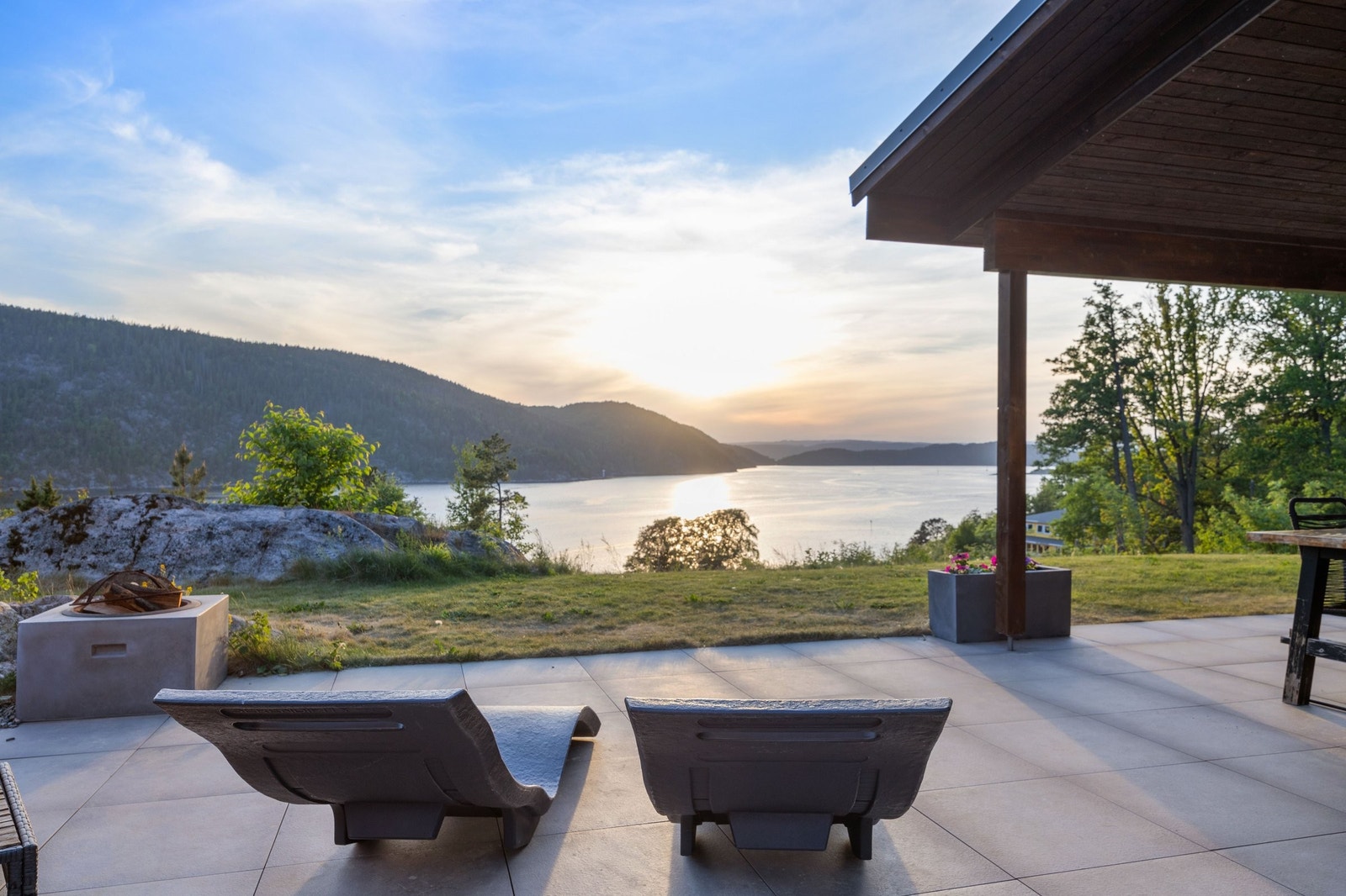 God avstand til naboer gir privat preg på uteplassen. Galleribilde