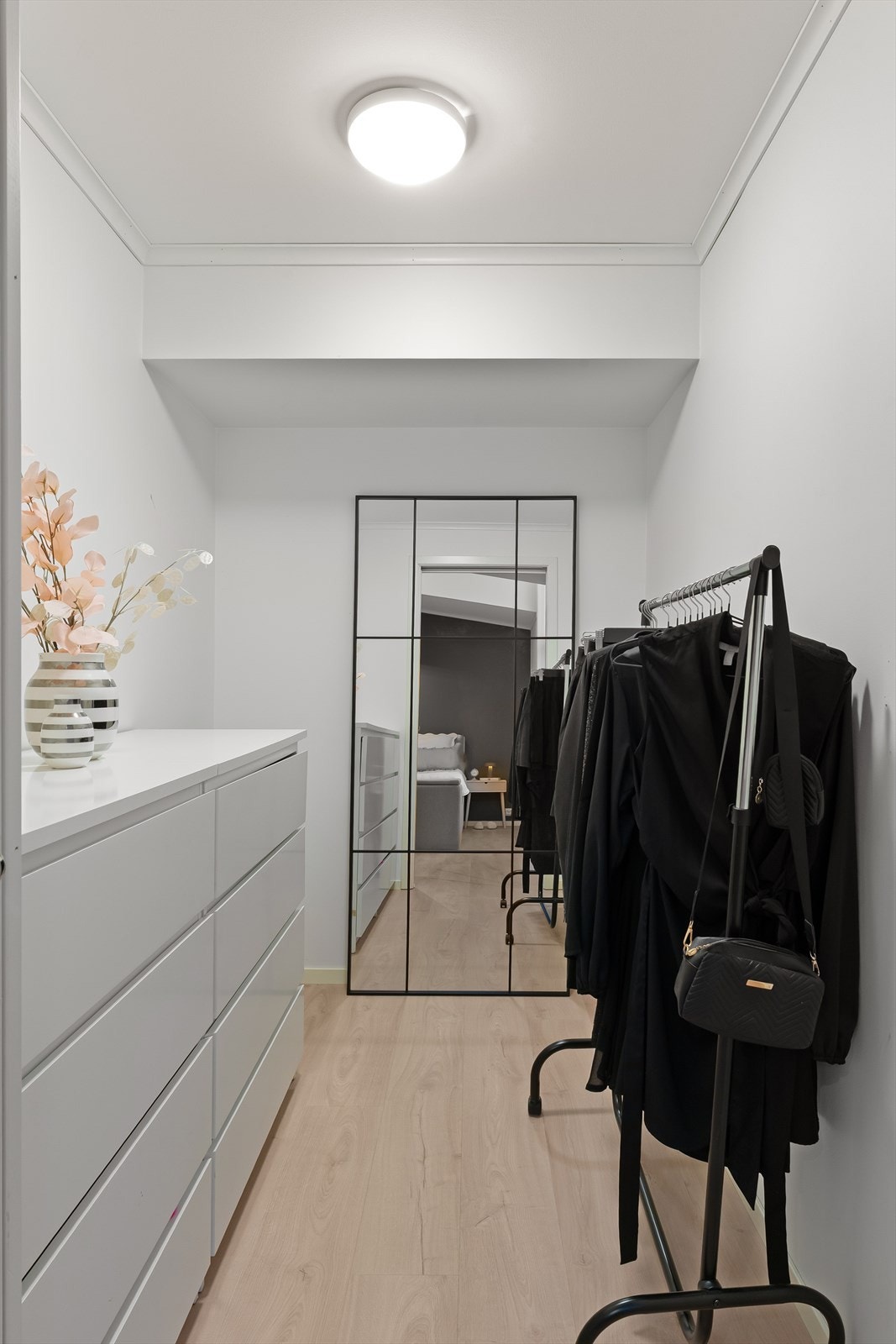 2. etasje - Walk in closet Galleribilde