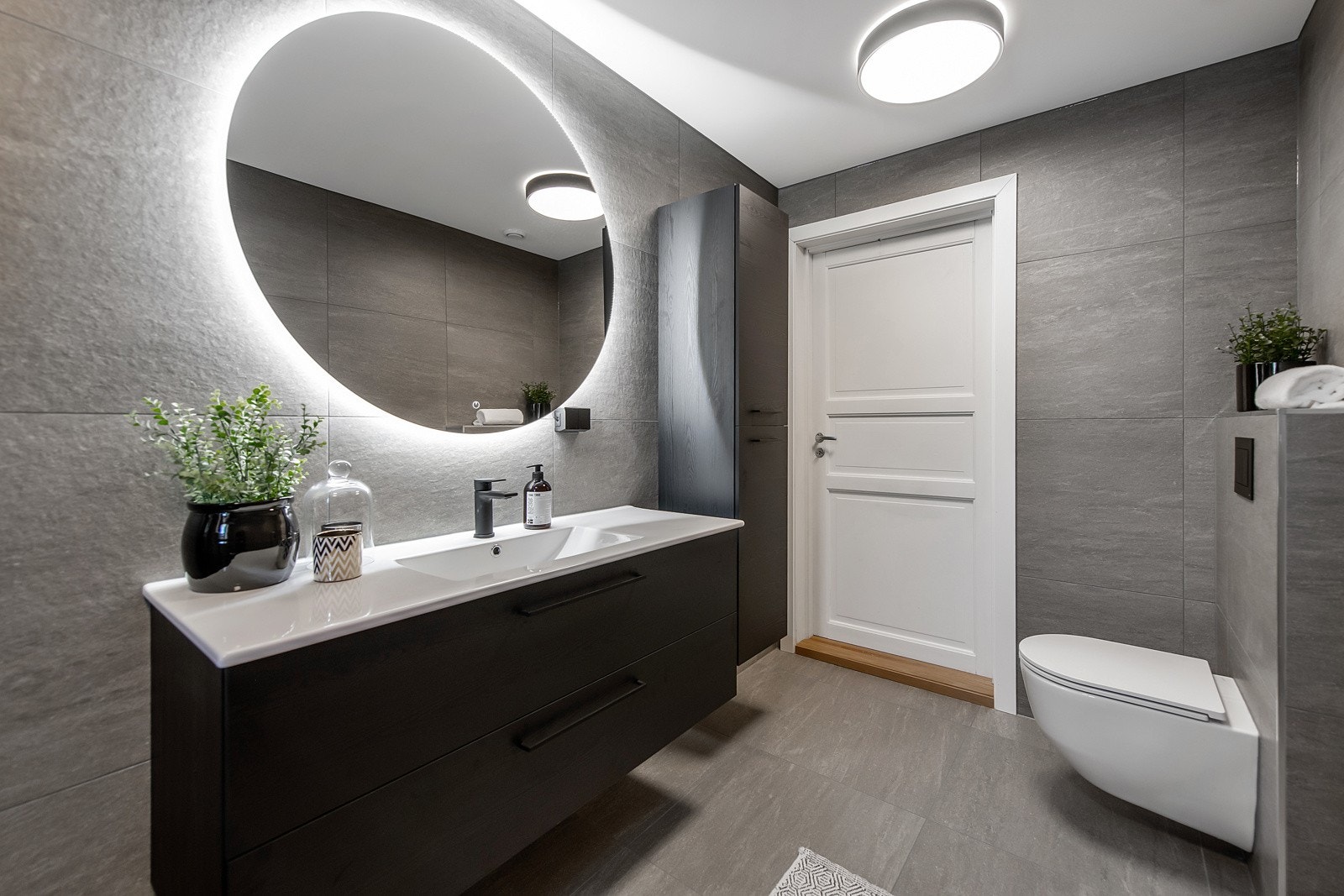 Påkostet innredning og fine fliser. Galleribilde