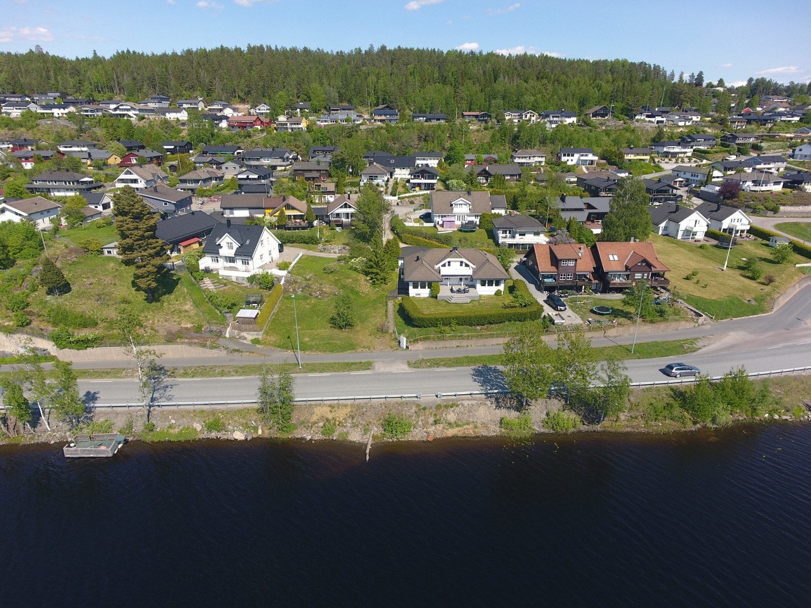 Her bor du i nært offentlig kommunikasjon, servicetilbudene du trenger i dagliglivet, skoler, og barnehager Galleribilde