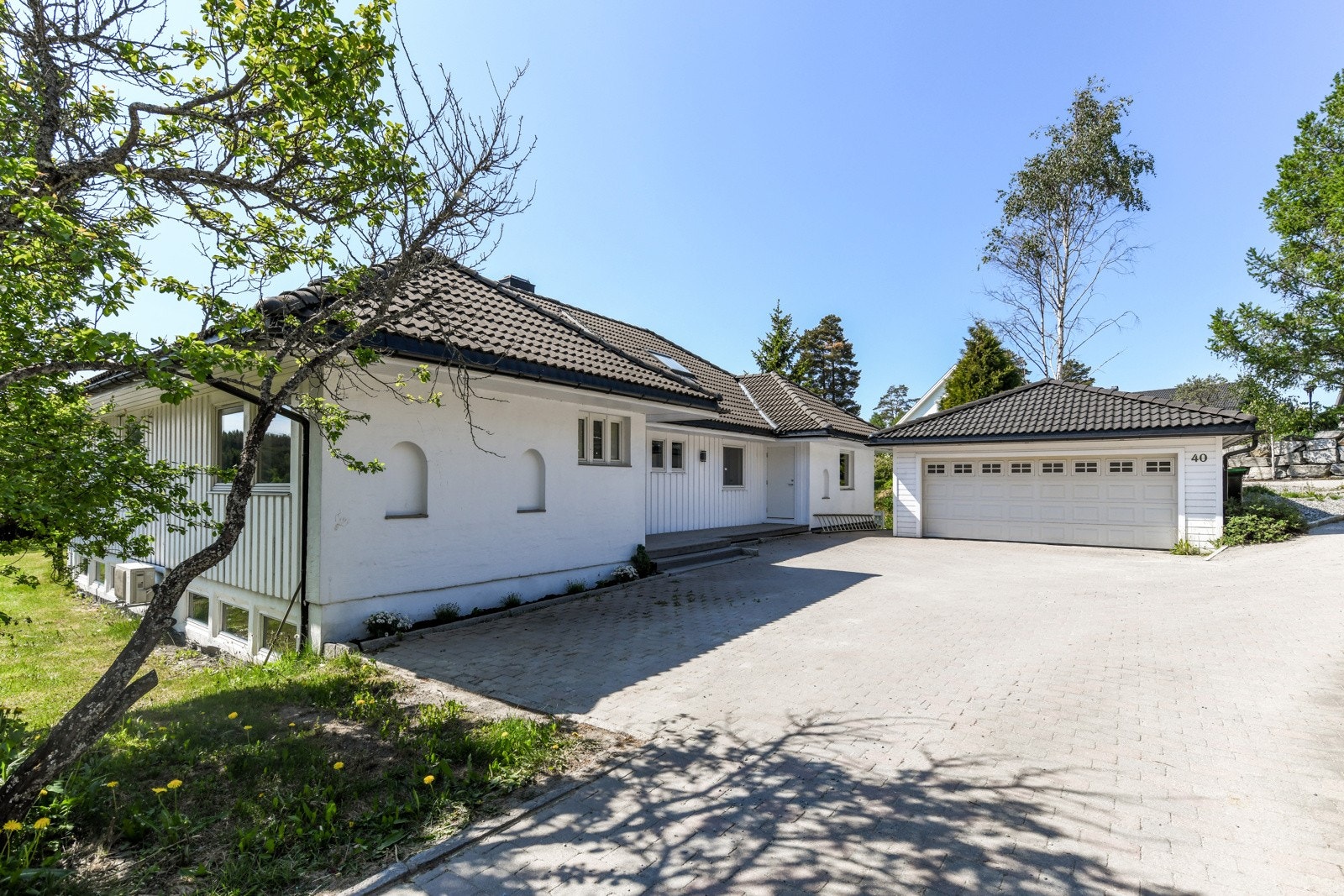 Vi i Lokalmegleren & Partners Follo har gleden av å presenteres Grevlingveien 40. En nyoppusset enebolig m/flere bruksmuligheter. Galleribilde