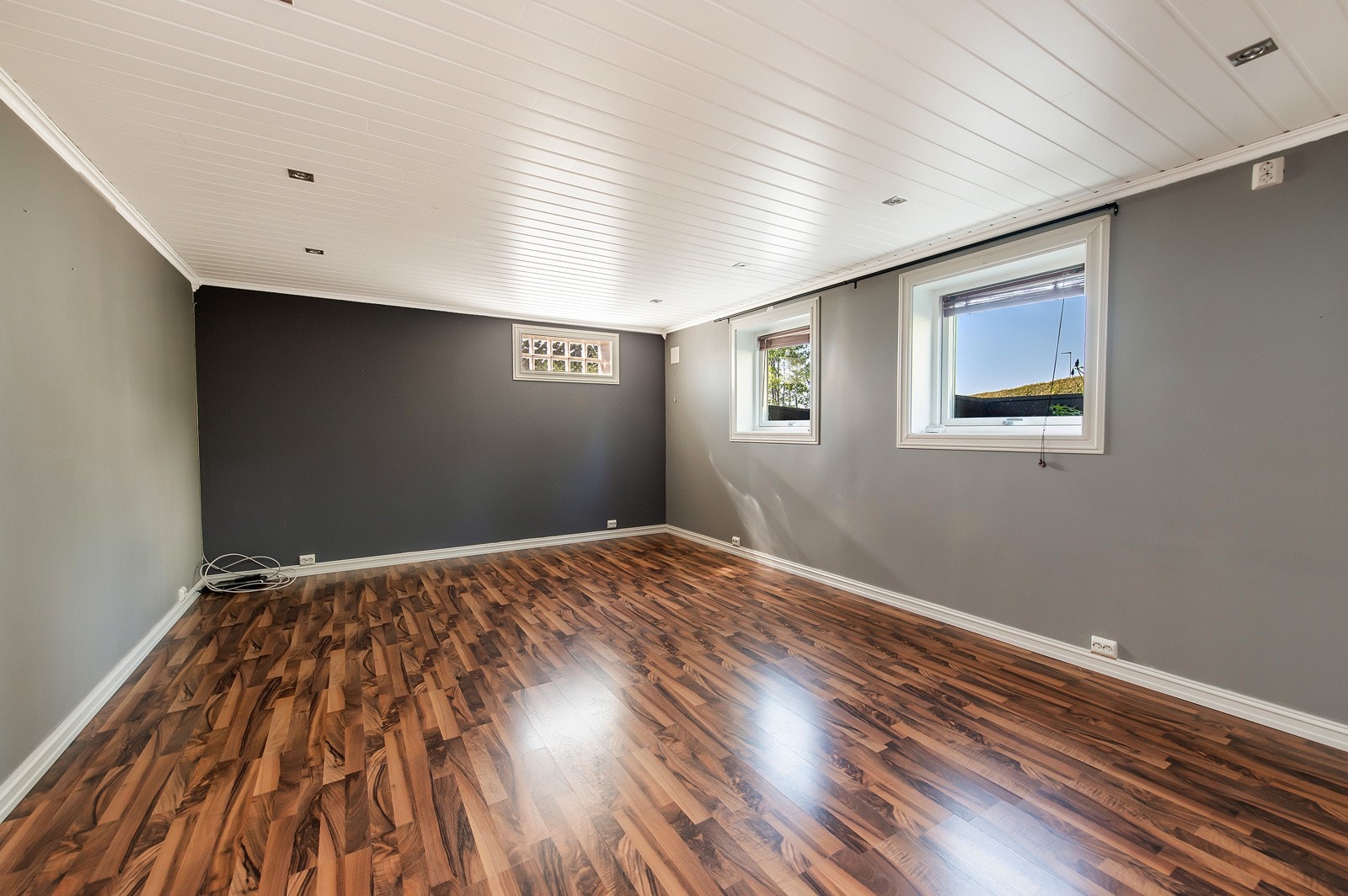 I kjelleretasjen er det ytterligere i hybeldel med døradkomst til hoveddelen Galleribilde