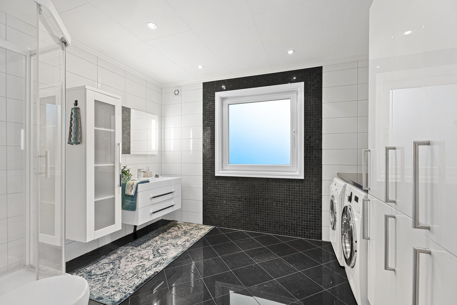 Badet i denne etasjen er meget romslig. Galleribilde