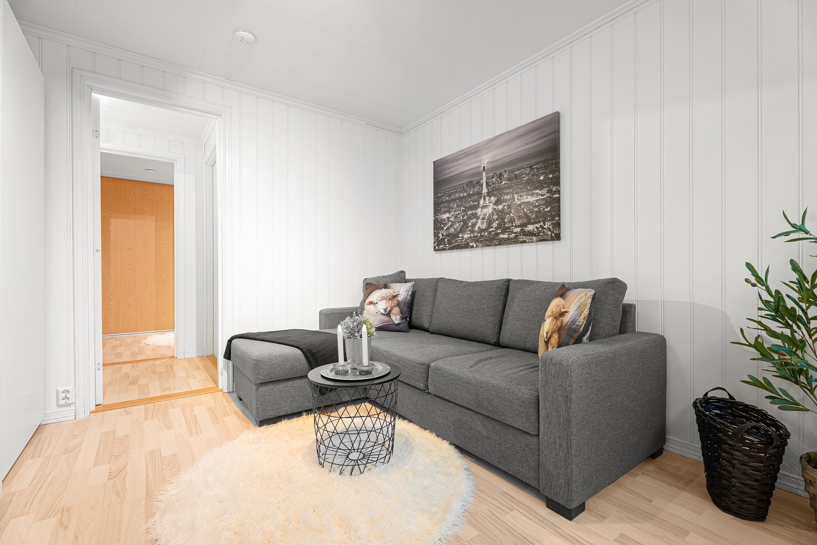 Ned i underetasjen kommer du først til hoveddelens 3. soverom. Galleribilde