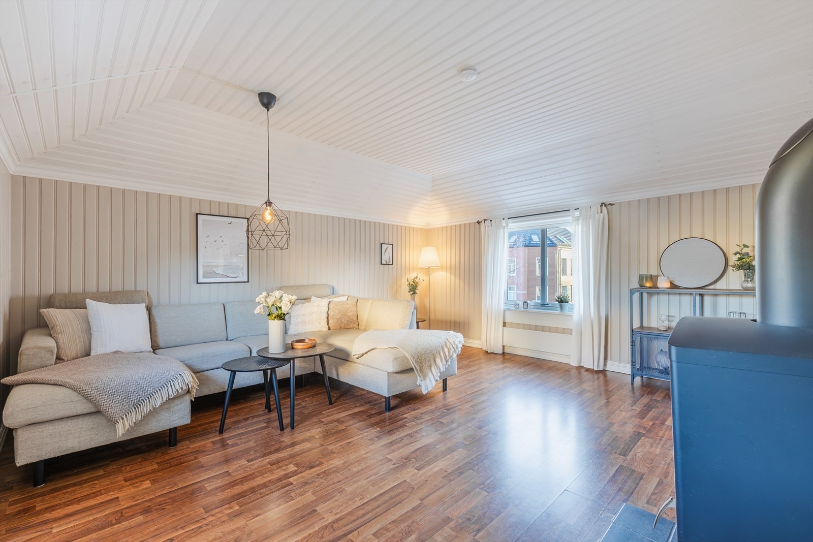 Lys og innbydende stue. Galleribilde