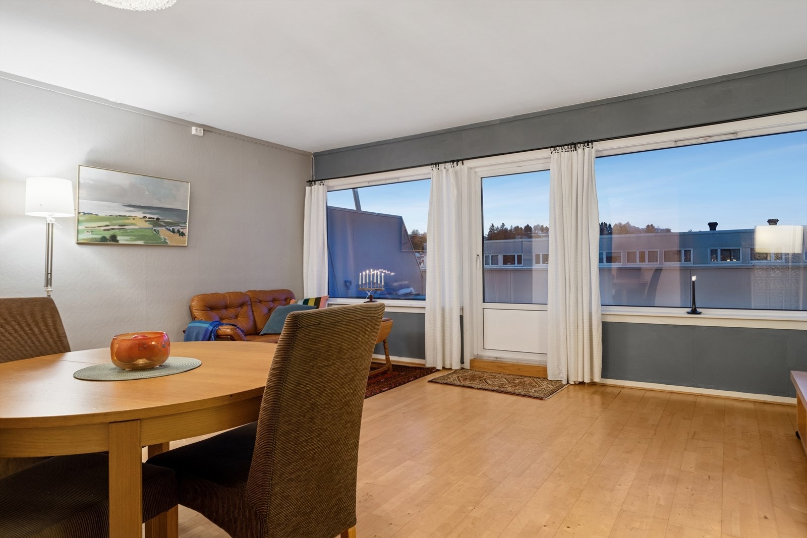 Stallmestervegen 4 ligger i et svært attraktivt og etterspurt område på Bromstad/Valentinlyst. Galleribilde