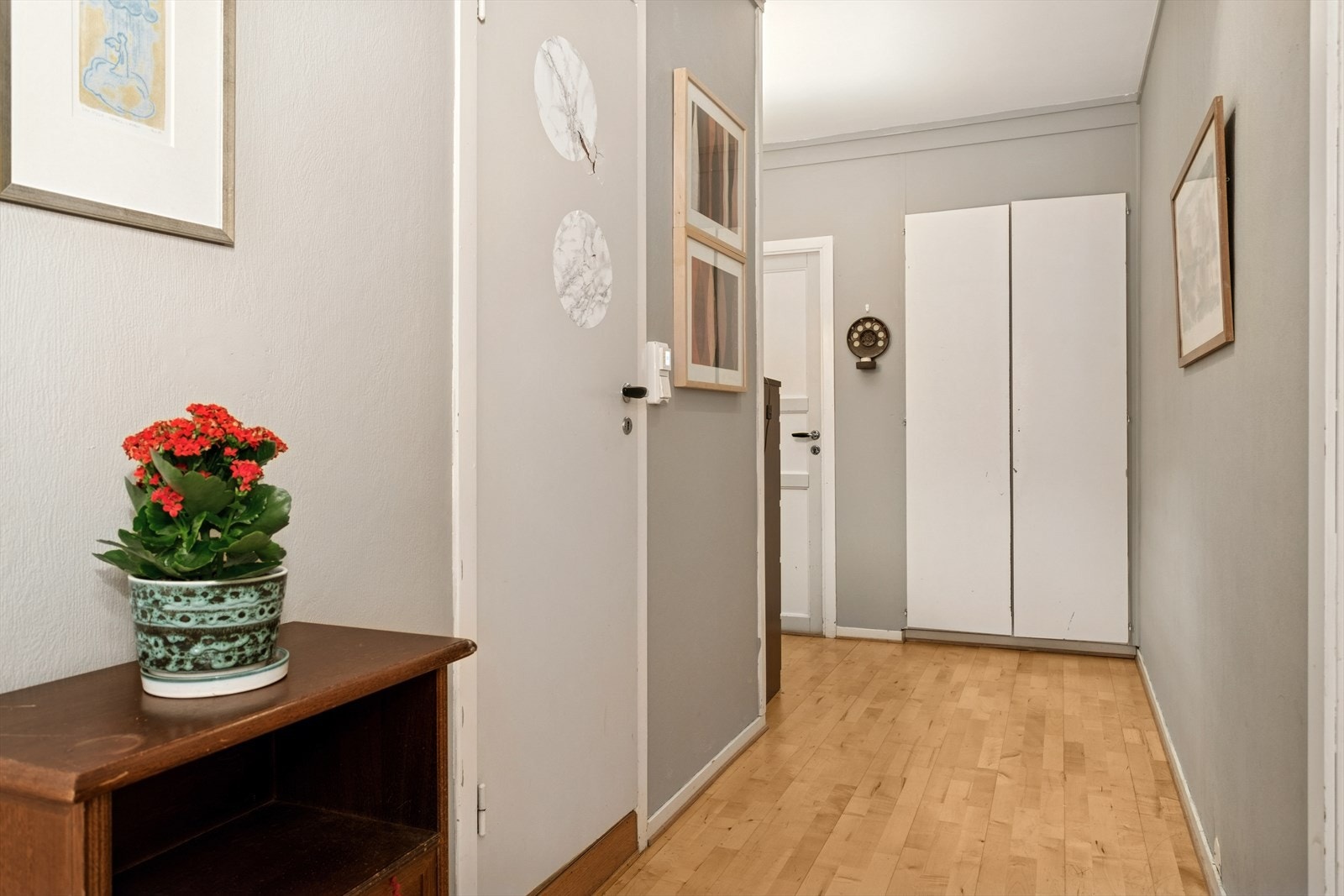 DNB Eiendom v/ Henrik Aaser Grønli tlf. 98475418 ønsker deg velkommen til Stallmestervegen 4B! - En fin og praktisk innredet 3-roms leilighet med ypperlig beliggenhet like ved Sirkus shopping. Galleribilde