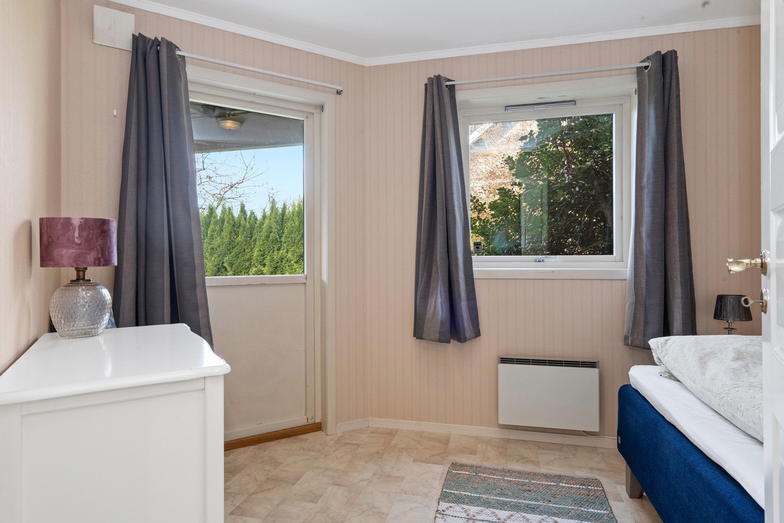 Soverom nr. 3. Utgang til markterrasse. Galleribilde