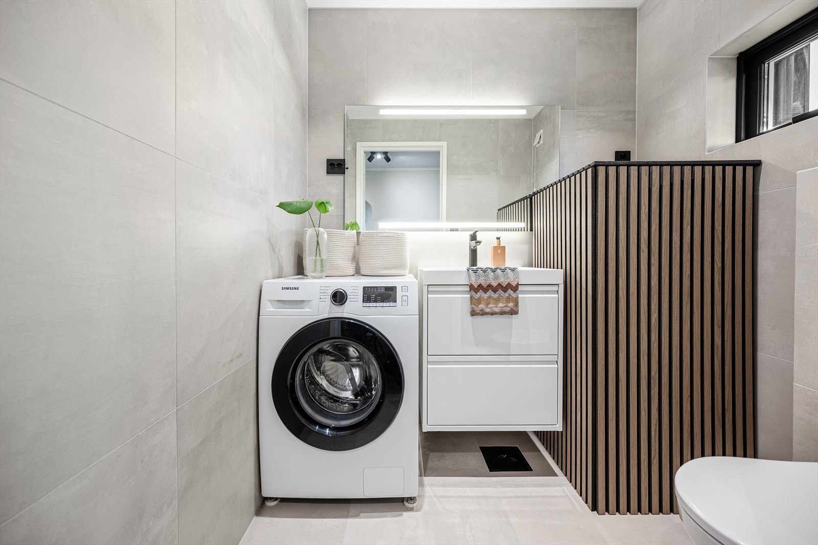 Tidligere vaskerom er omgjort til kombinert vaskerom/gjestetoalett. Galleribilde