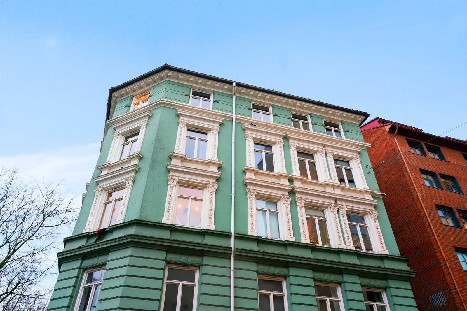 Leiligheten ligger i en klassik gård fra 1896. Galleribilde