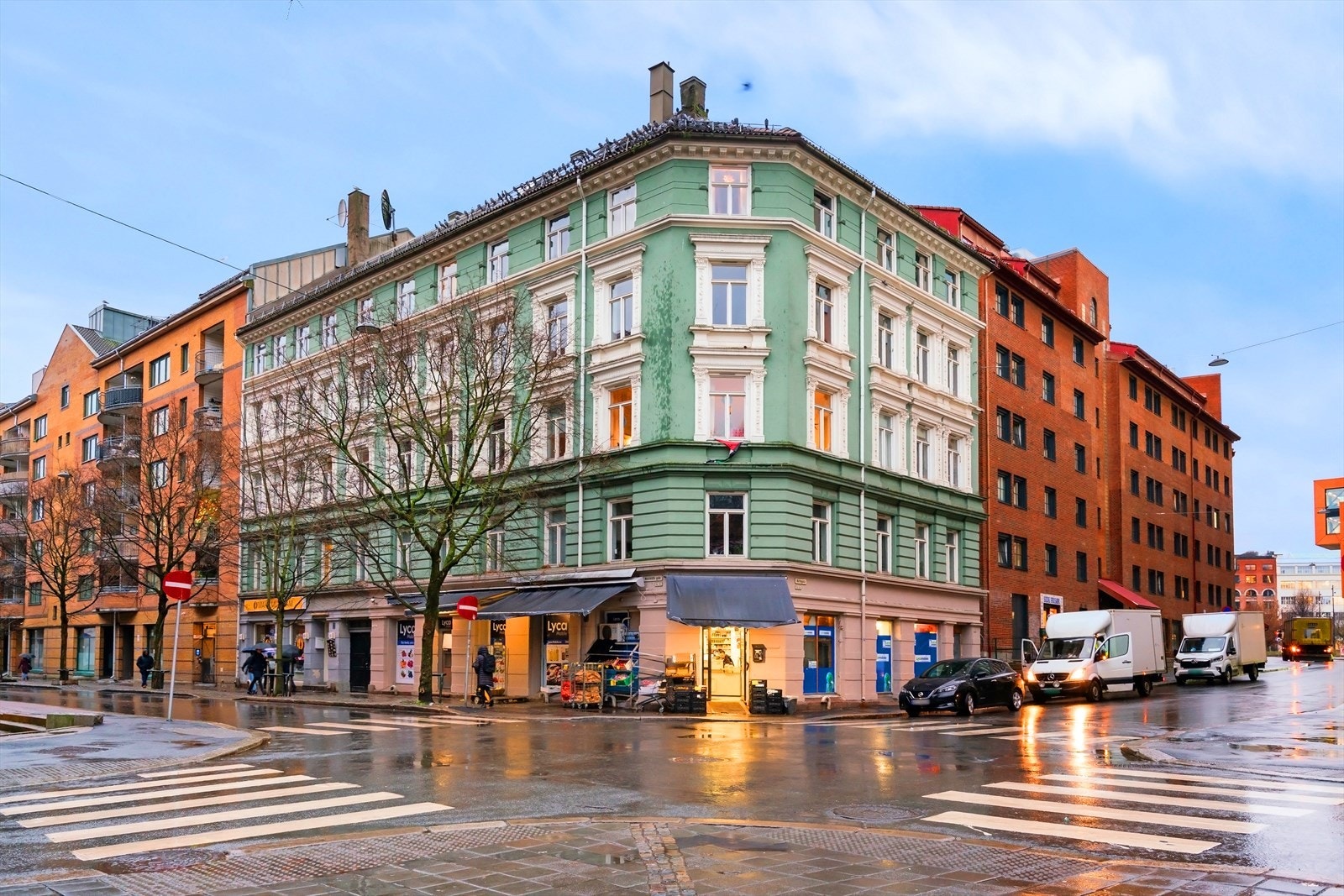 Nordvik ved Carl Christian Stierna presenterer Norbygata 15A. Foto: Zovenfra. Galleribilde