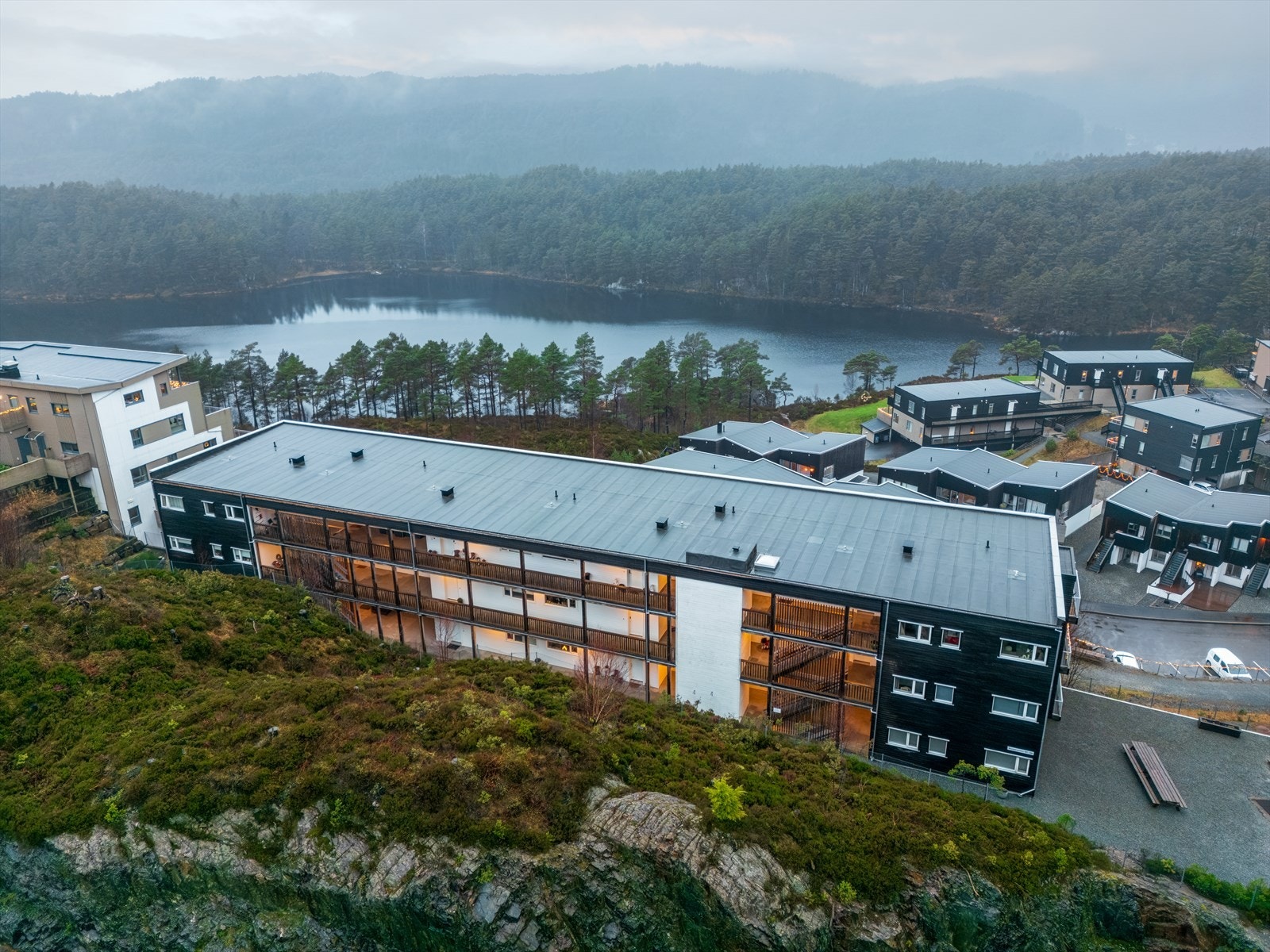 Eiendommen ligger like ved Gåsakilen og Vinddalsvatnet - et eldorado av turmuligheter. Galleribilde