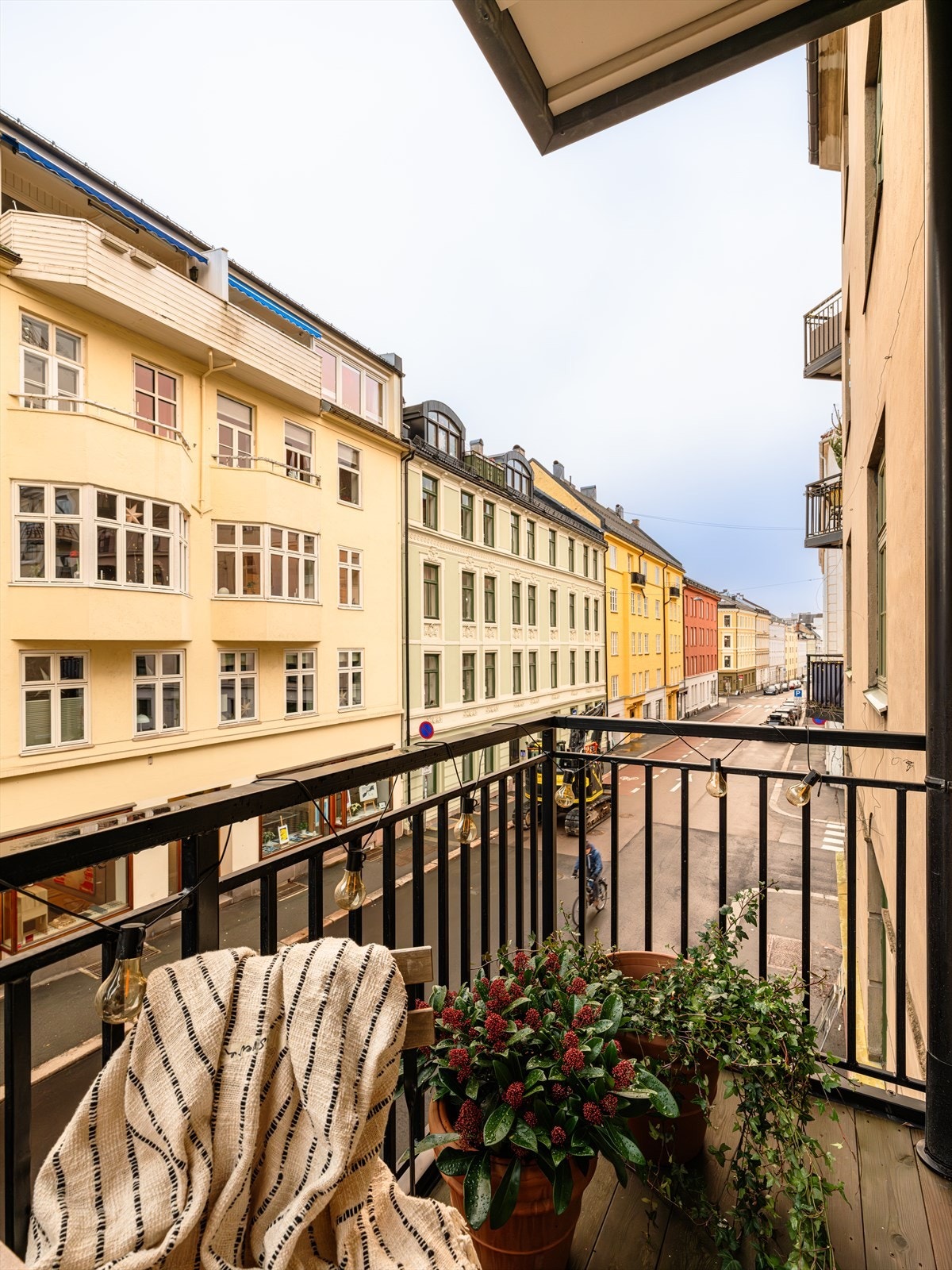 Her er det rom for både en liten sittegruppe og diverse beplantning Galleribilde