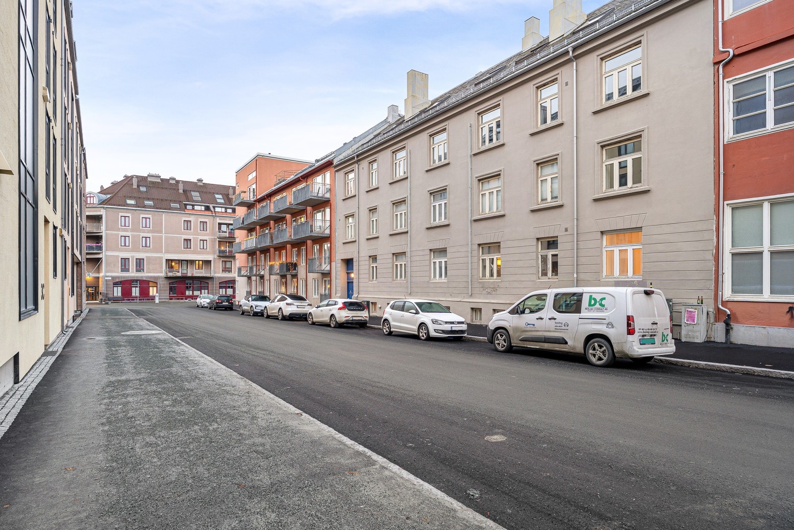 Flott beliggenhet med gåavstand til Solsiden og sentrum. Galleribilde