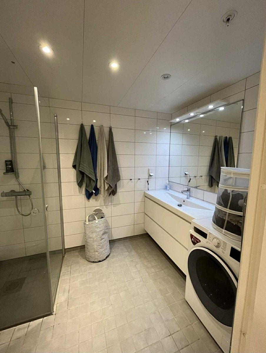 Felles bad Galleribilde