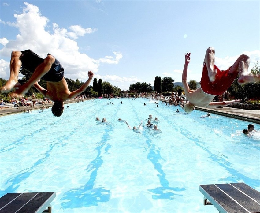 Nebbursvollen friluftsbad ligger i gangavstand fra boligen og er et populært tilbud på sommerstid. Galleribilde