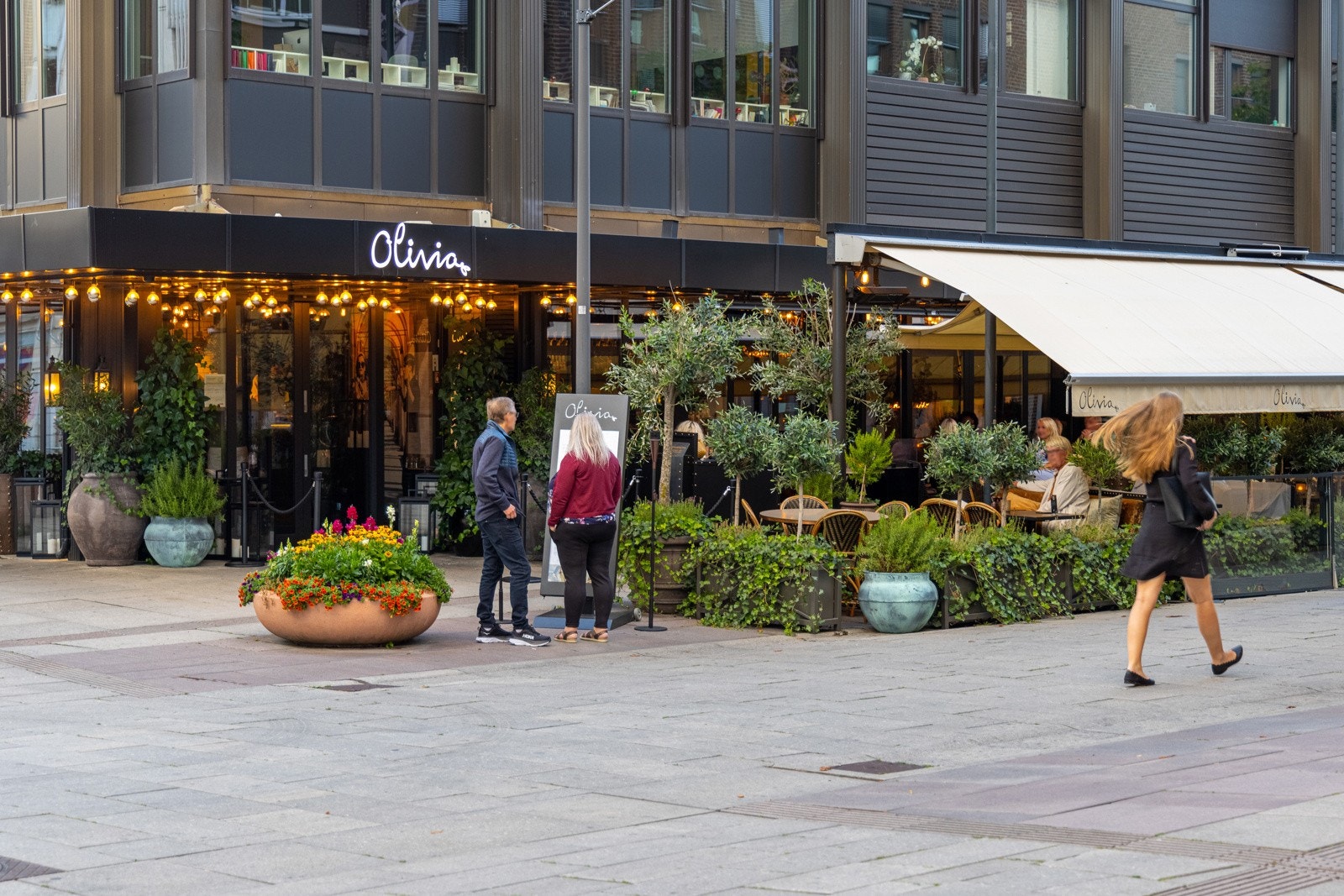 I gågata ligger flere populære spisesteder og barer. Galleribilde