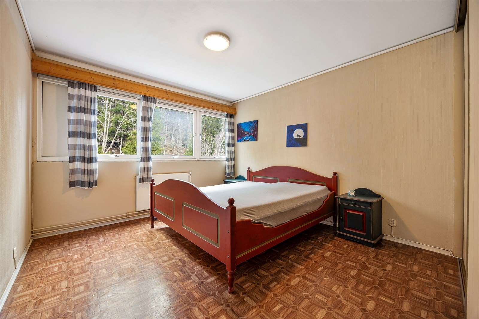 Leiligheten har to soverom av god størrelse, begge med plass til garderobeløsninger. Galleribilde