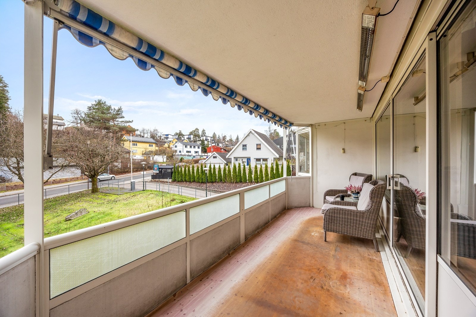 Her kan man nyte utsynet over de grønne fellesområdene. Galleribilde