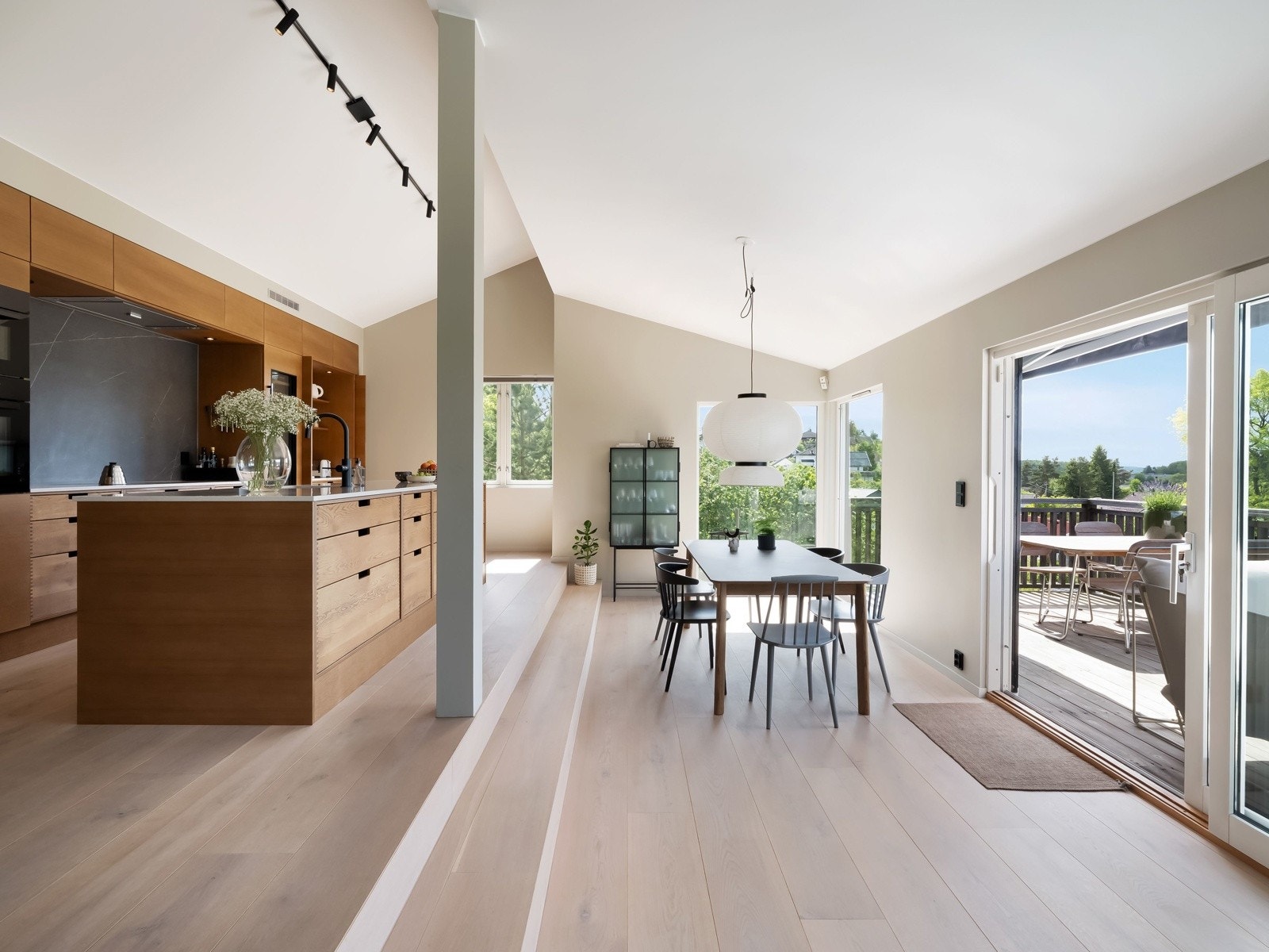 Tidløst interiør med fokus på kvalitet og materialer som varer Galleribilde